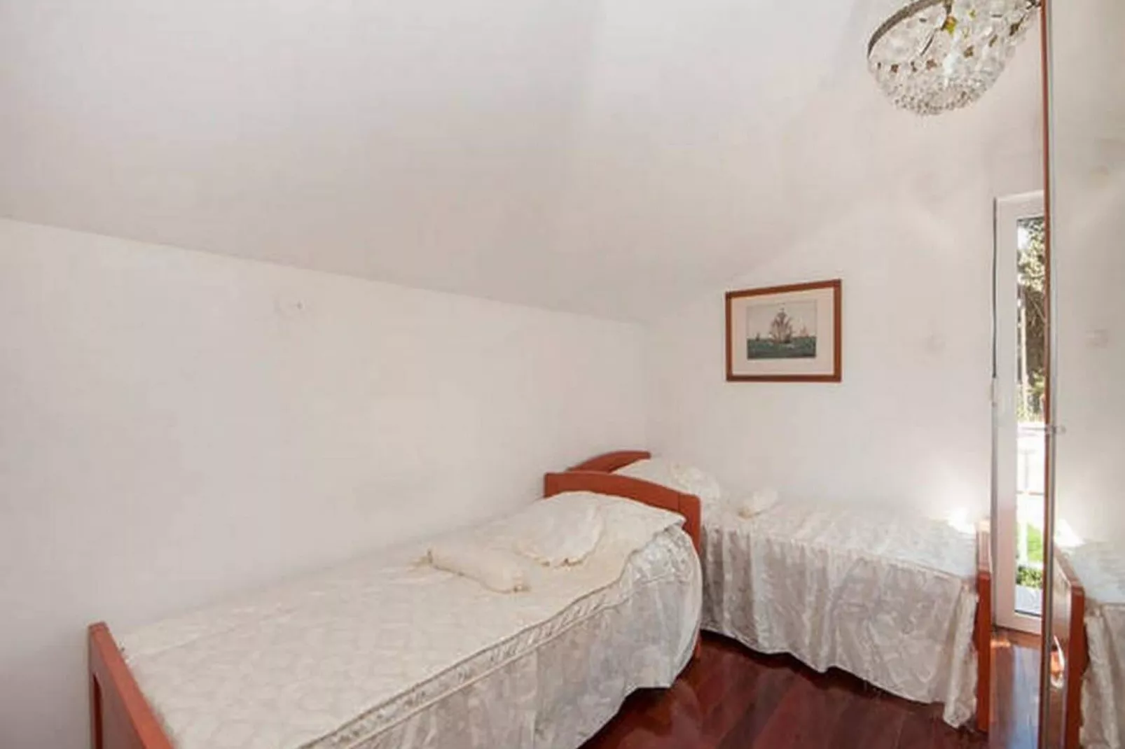 Bertie's Lodge - Standard Two Bedroom Apartment with Balcony and Sea view(A0)-Bedroom