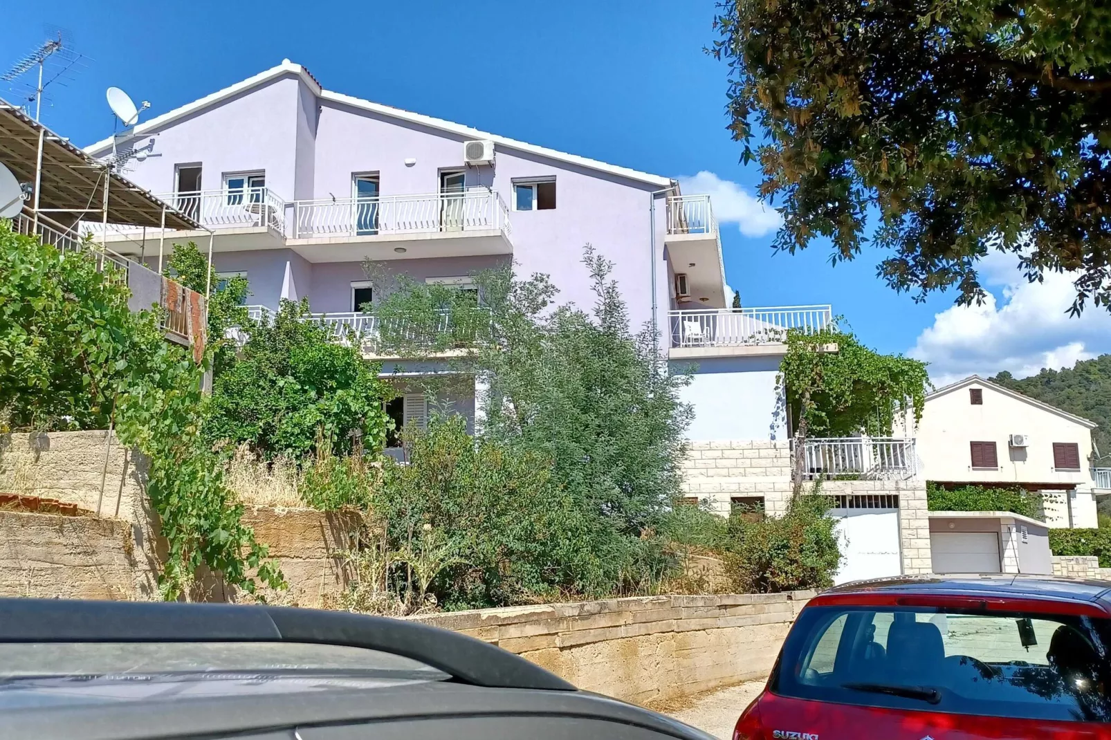 Bertie's Lodge - Standard Two Bedroom Apartment with Balcony and Sea view(A0)-Outdoor