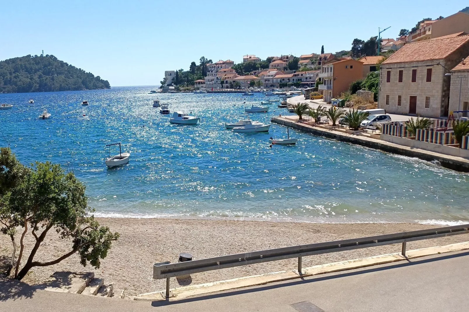 Bertie's Lodge - Standard Two Bedroom Apartment with Balcony and Sea view(A0)-View