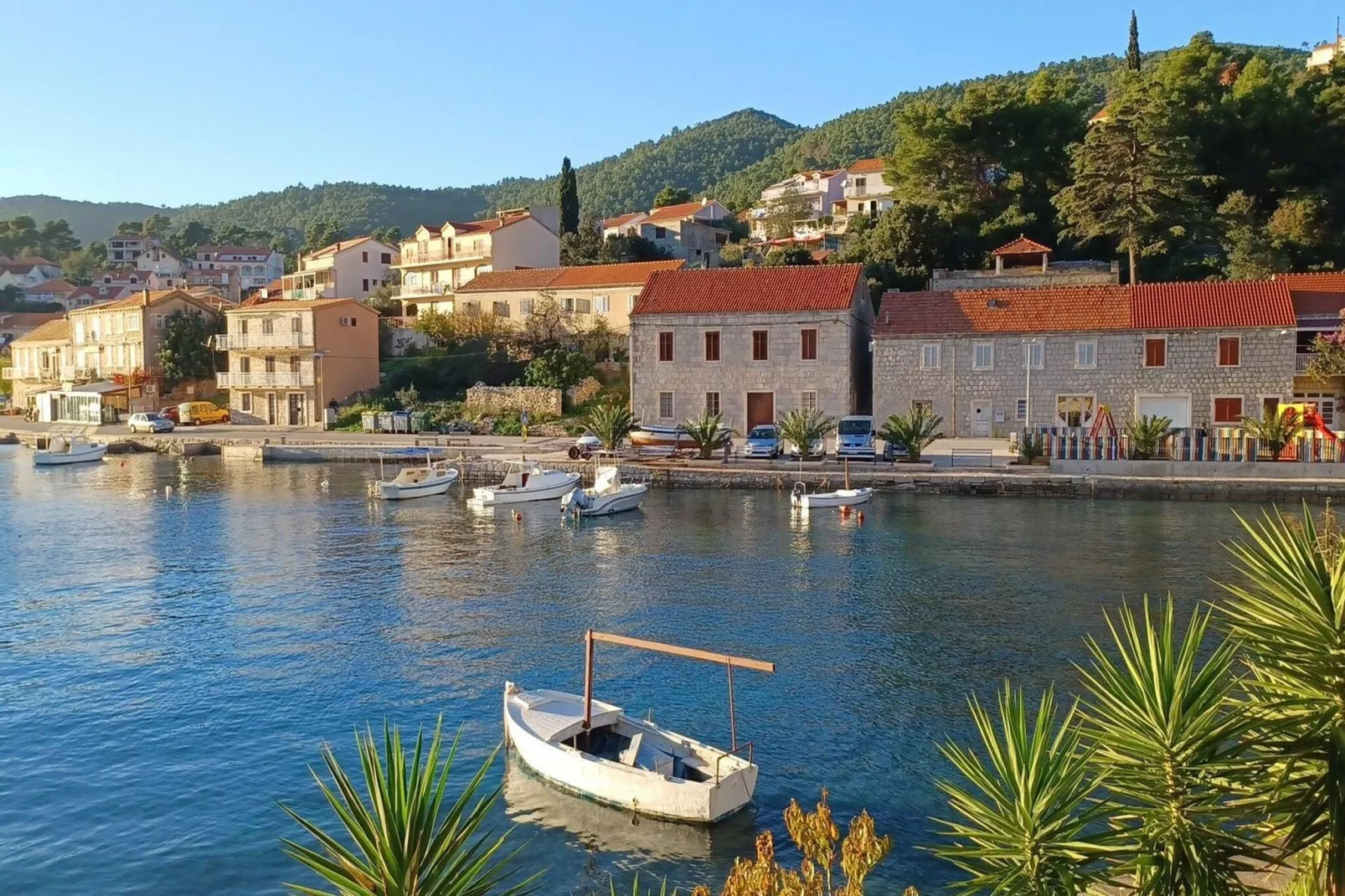 Bertie's Lodge - Standard Two Bedroom Apartment with Balcony and Sea view(A0)-View