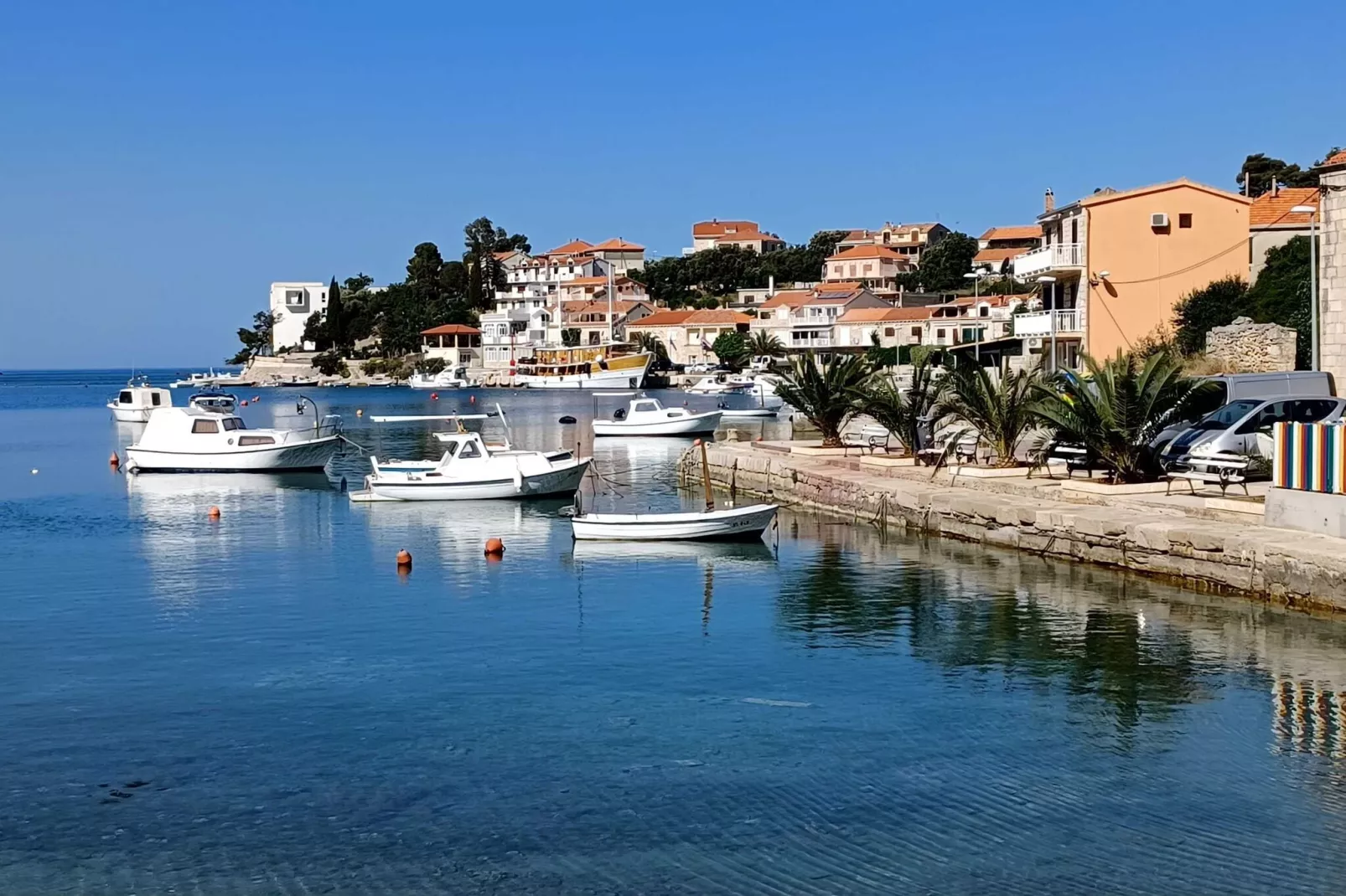 Bertie's Lodge - Standard Two Bedroom Apartment with Balcony and Sea view(A0)-View