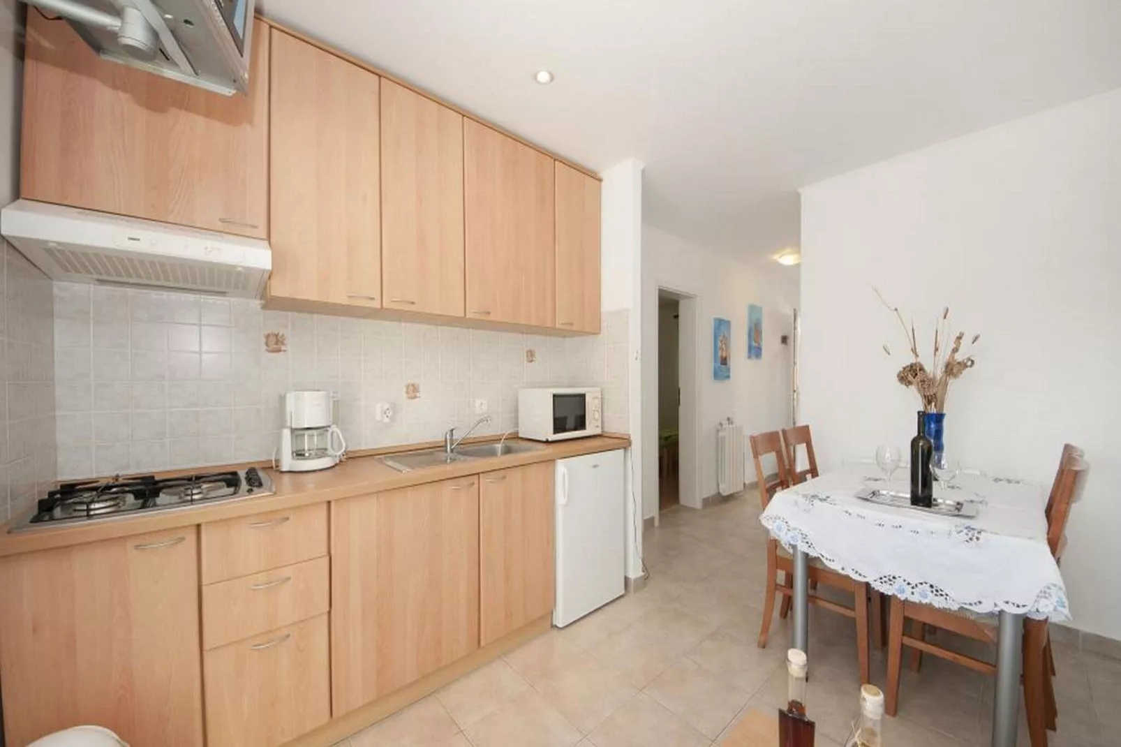 Bertie's Lodge - Two Bedroom Apartment with Terrace and Sea View(A1)-Kitchen