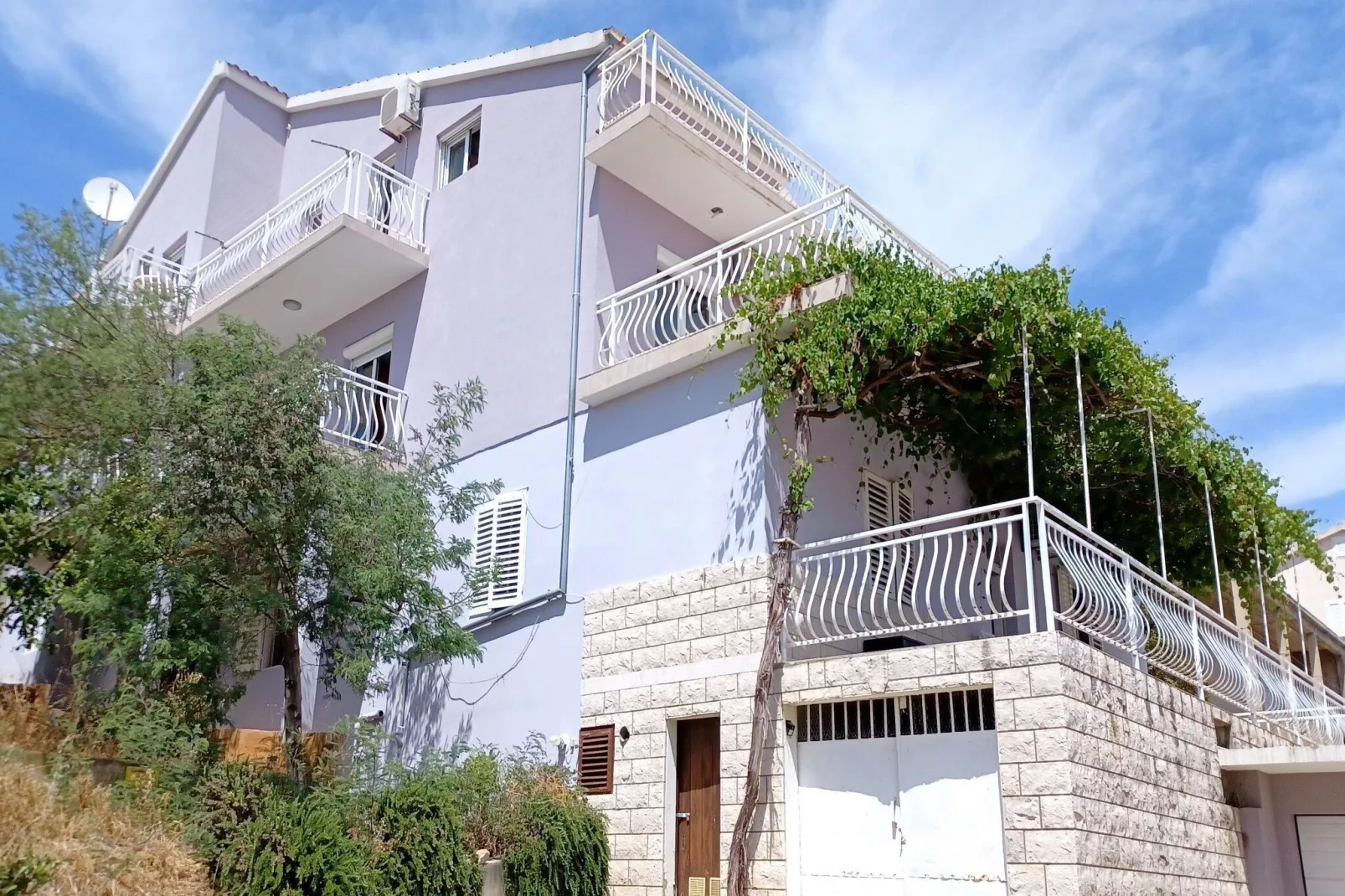 Bertie's Lodge - Two Bedroom Apartment with Terrace and Sea View(A1)-Outdoor