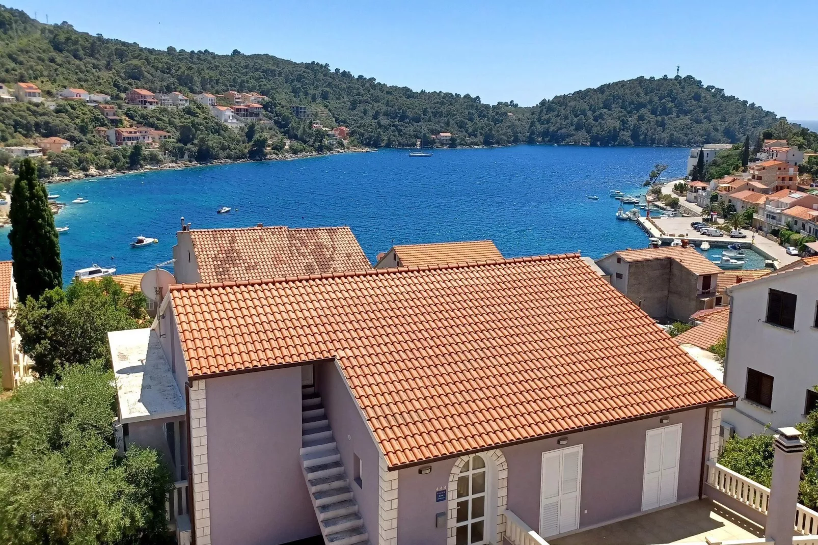 Bertie's Lodge - Two Bedroom Apartment with Terrace and Sea View(A1)-View