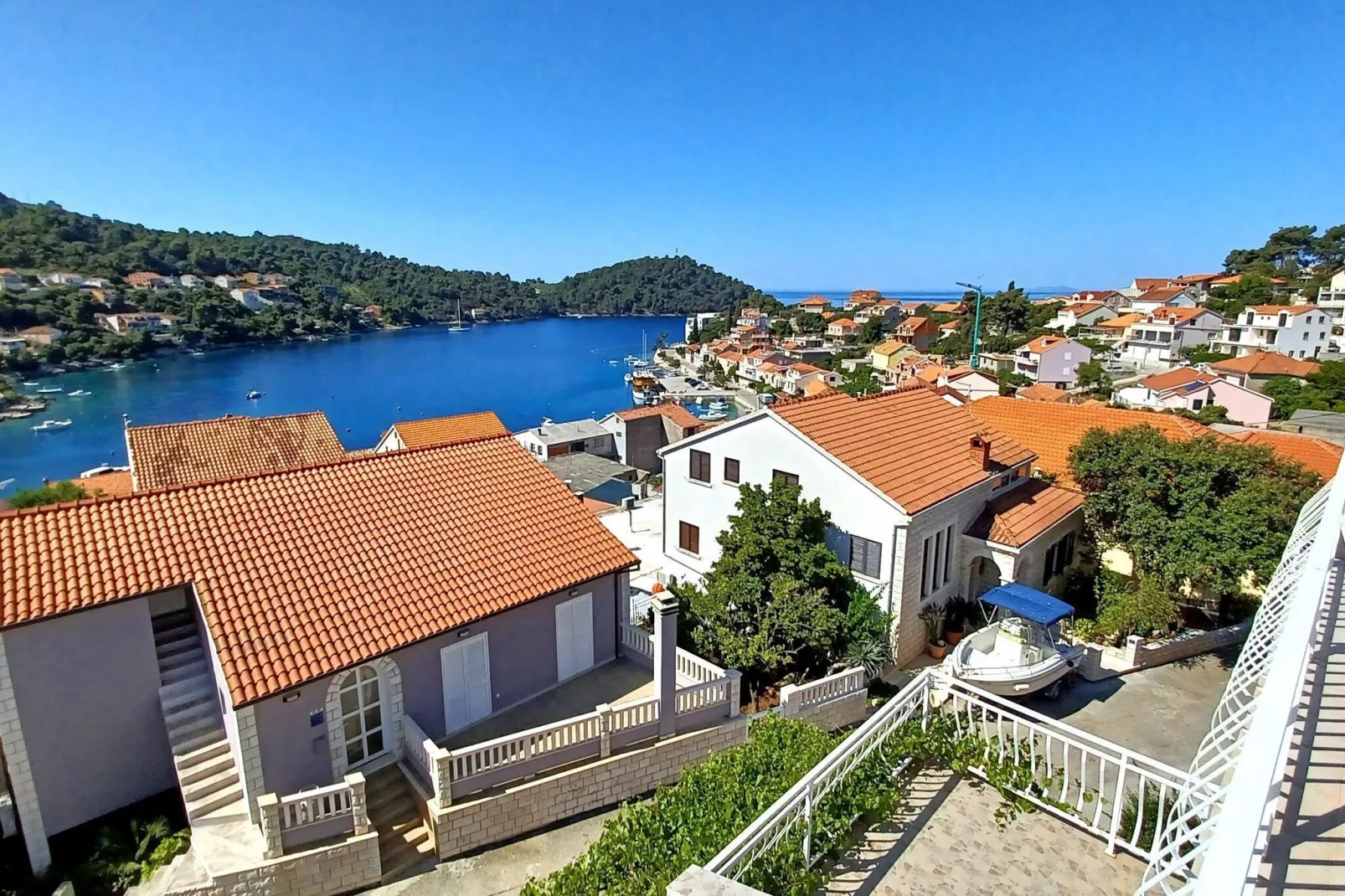 Bertie's Lodge - Two Bedroom Apartment with Terrace and Sea View(A1)-View