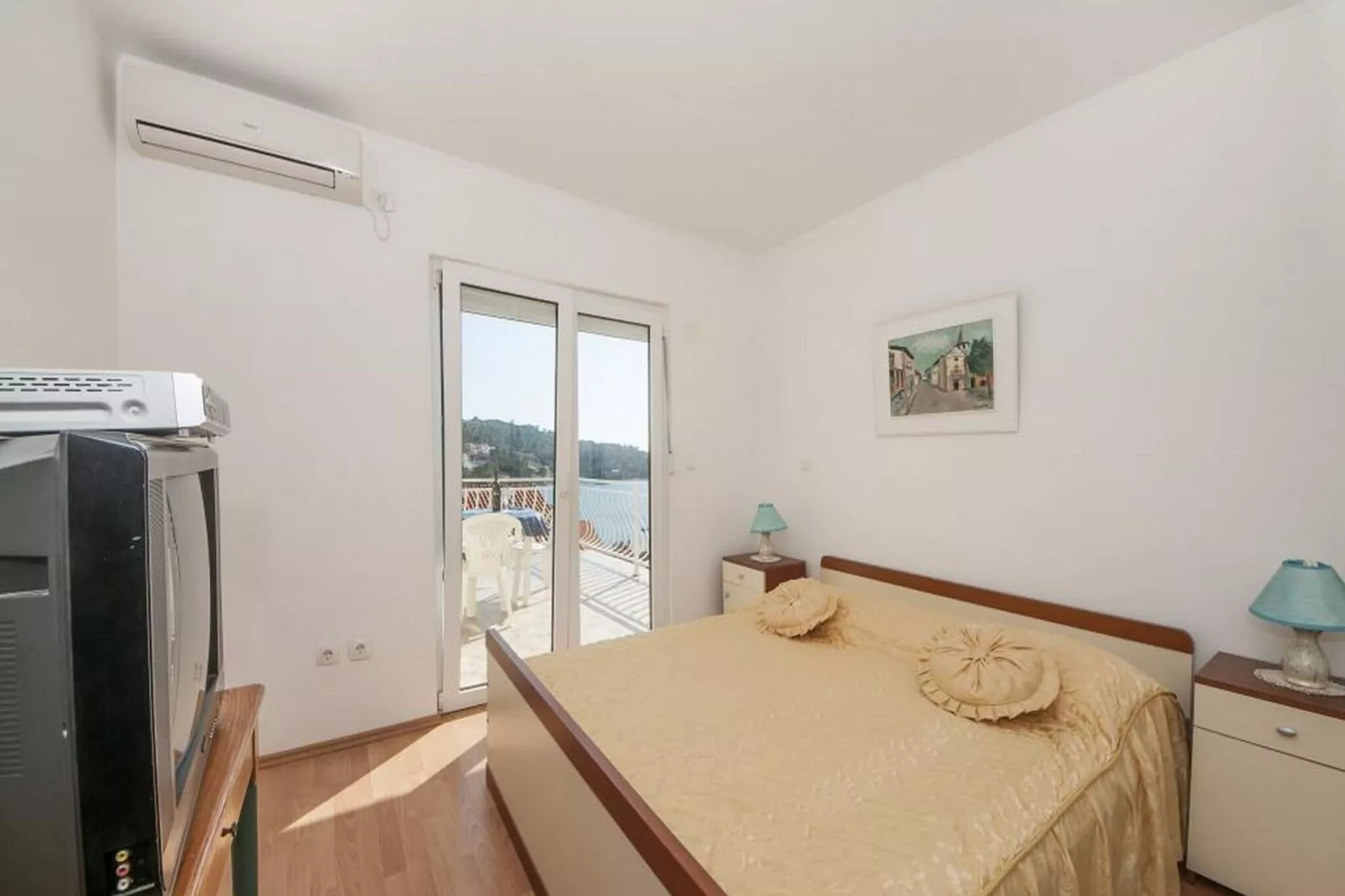 Bertie's Lodge - One Bedroom Apartment  with Terrace and Sea View(A2)-Bedroom