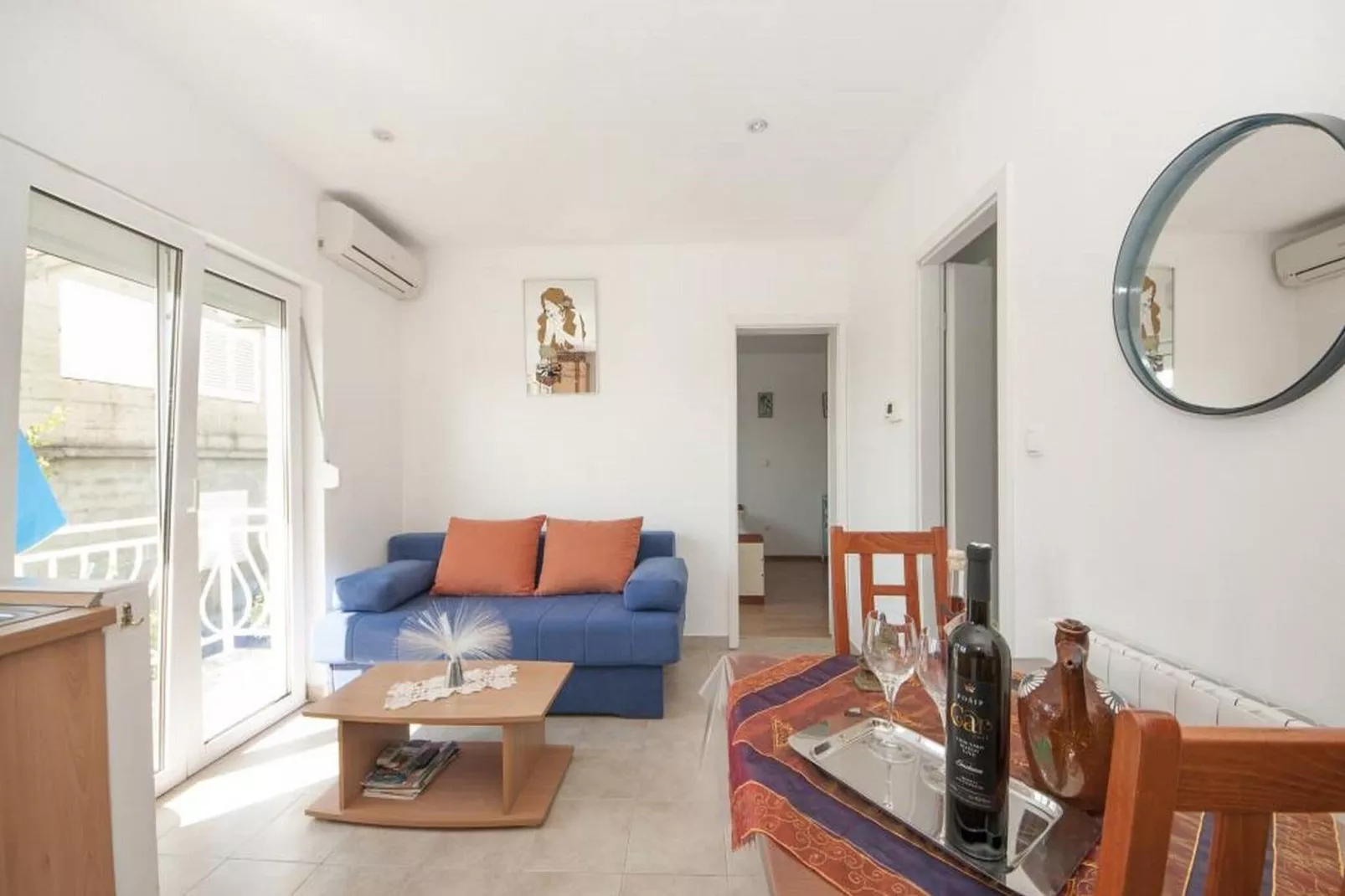 Bertie's Lodge - Comfort One Bedroom Apartment with Balcony and Sea View(A3)-Indoor