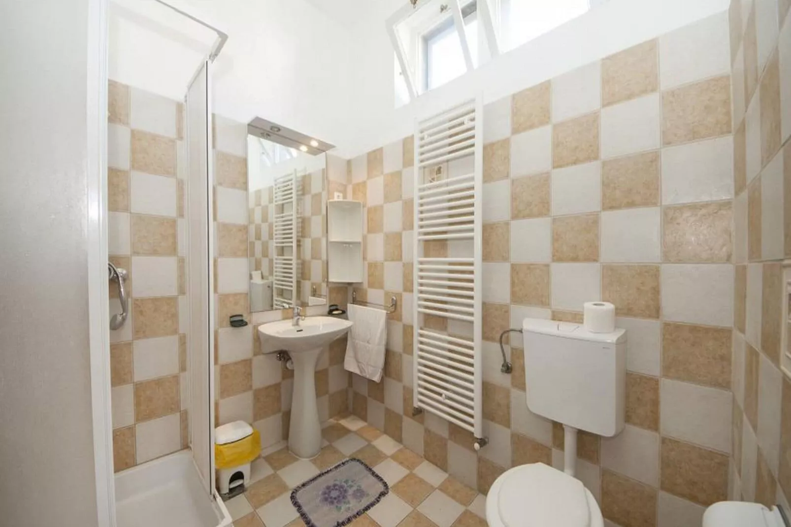 Bertie's Lodge - Four Bedroom Apartment(A4)-Bathroom