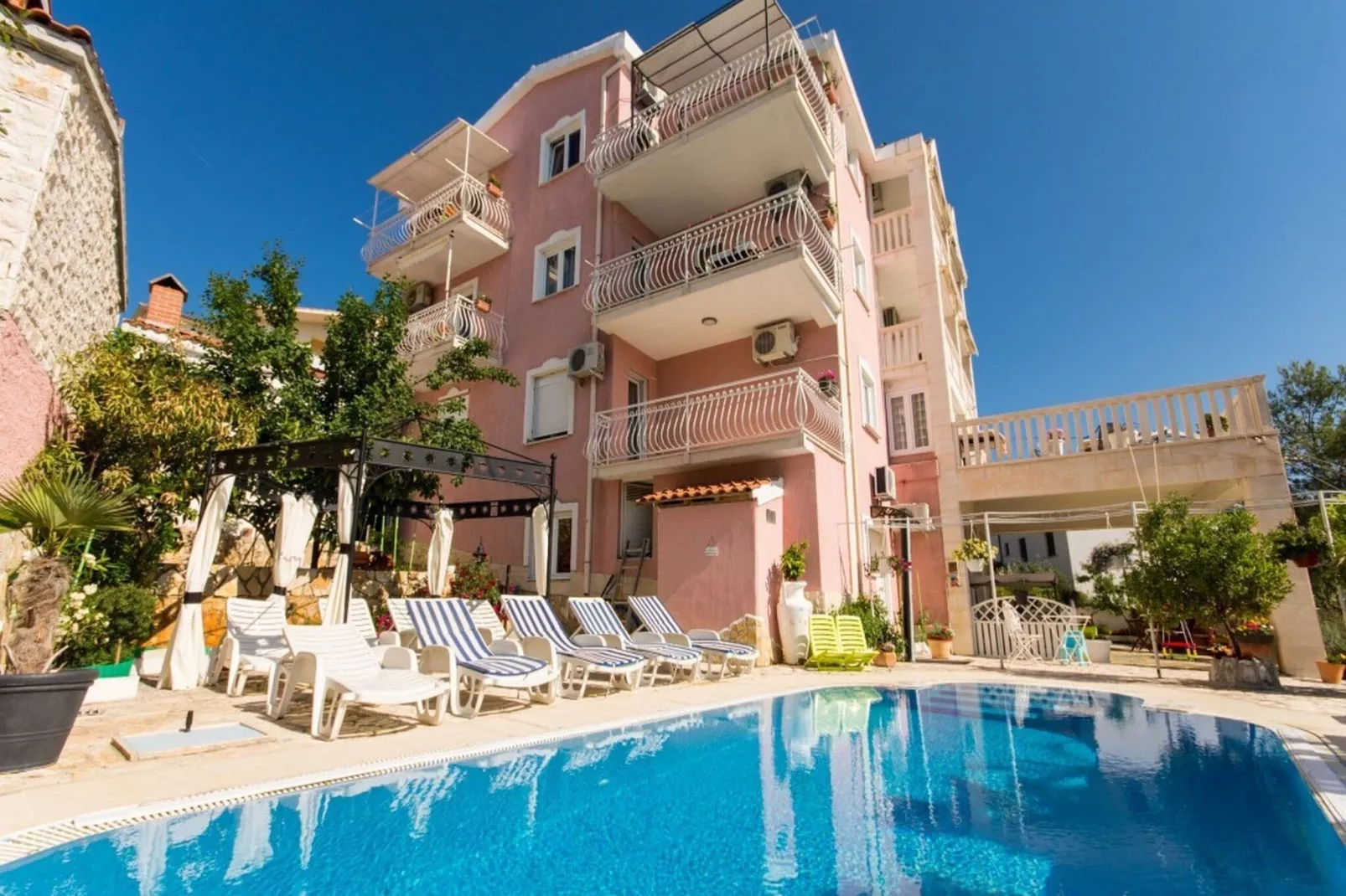 Villa Stil - Studio Apartment with Balcony and Sea View 101-Pool