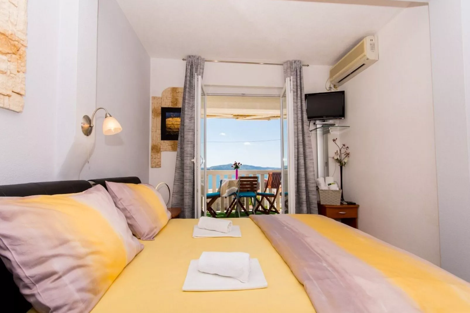 Villa Stil - One Bedroom Apartment with Balcony and Sea View 104 (Luxsor)-Living room