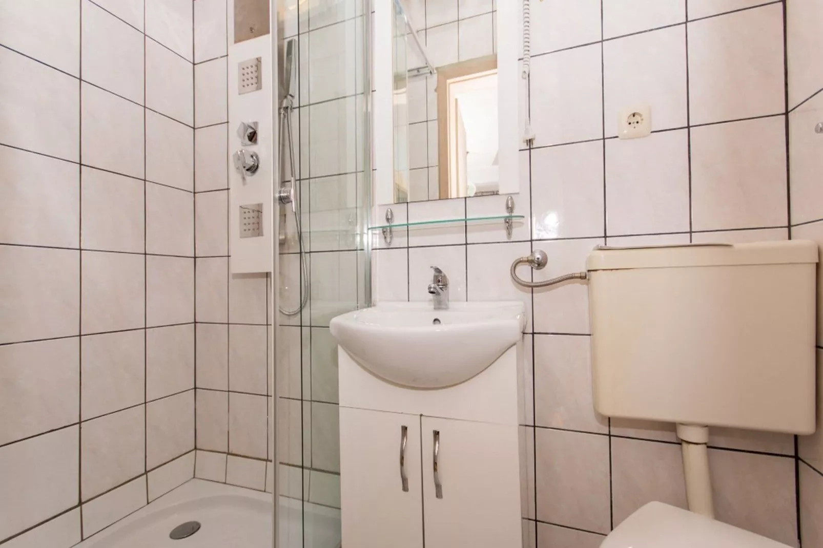 Villa Stil - One Bedroom Apartment with Balcony and Sea View 104 (Luxsor)-Bathroom