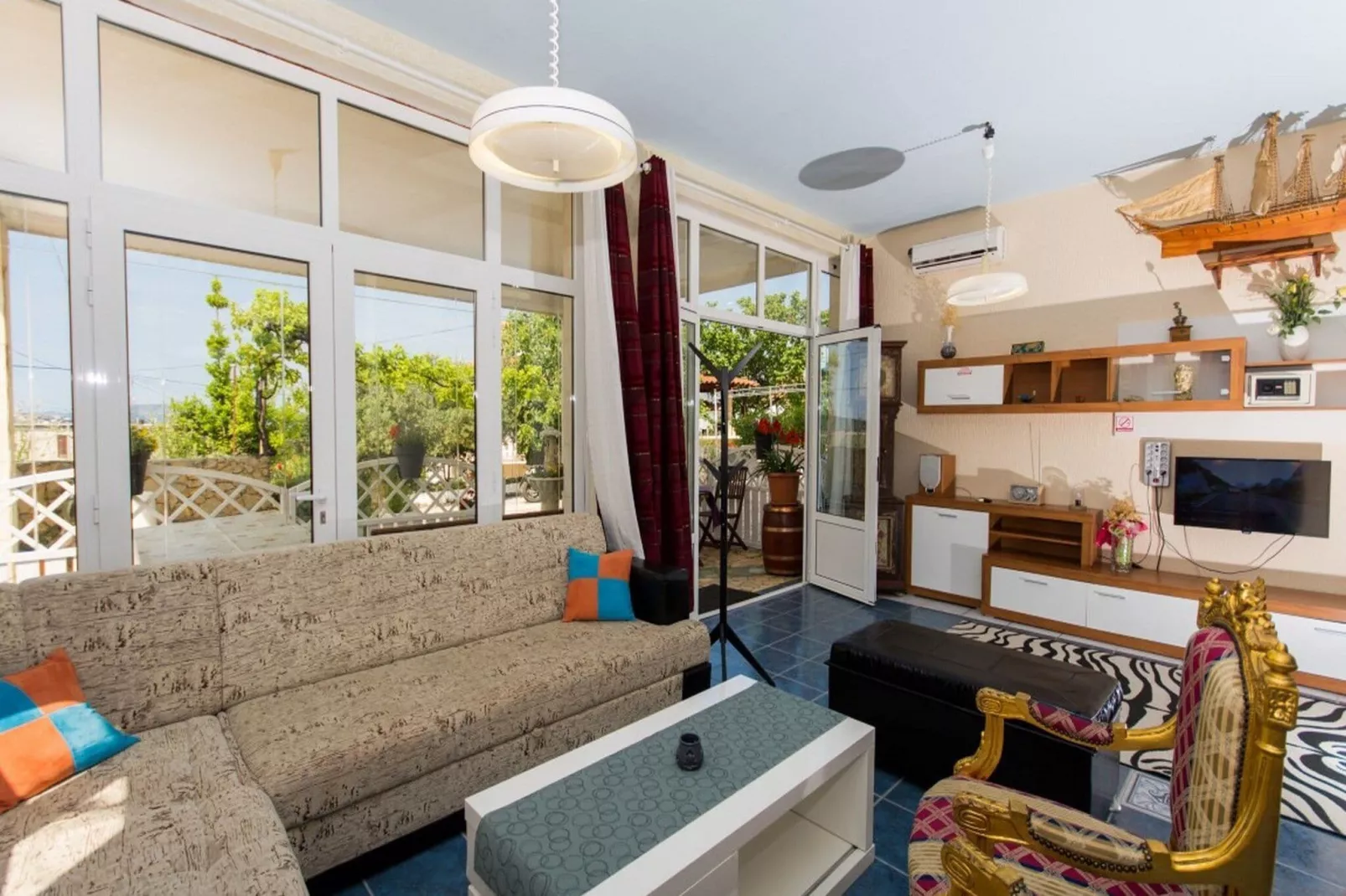 Villa Stil - Two Bedroom Apartment with Terrace and Sea View (Premium)-Living room