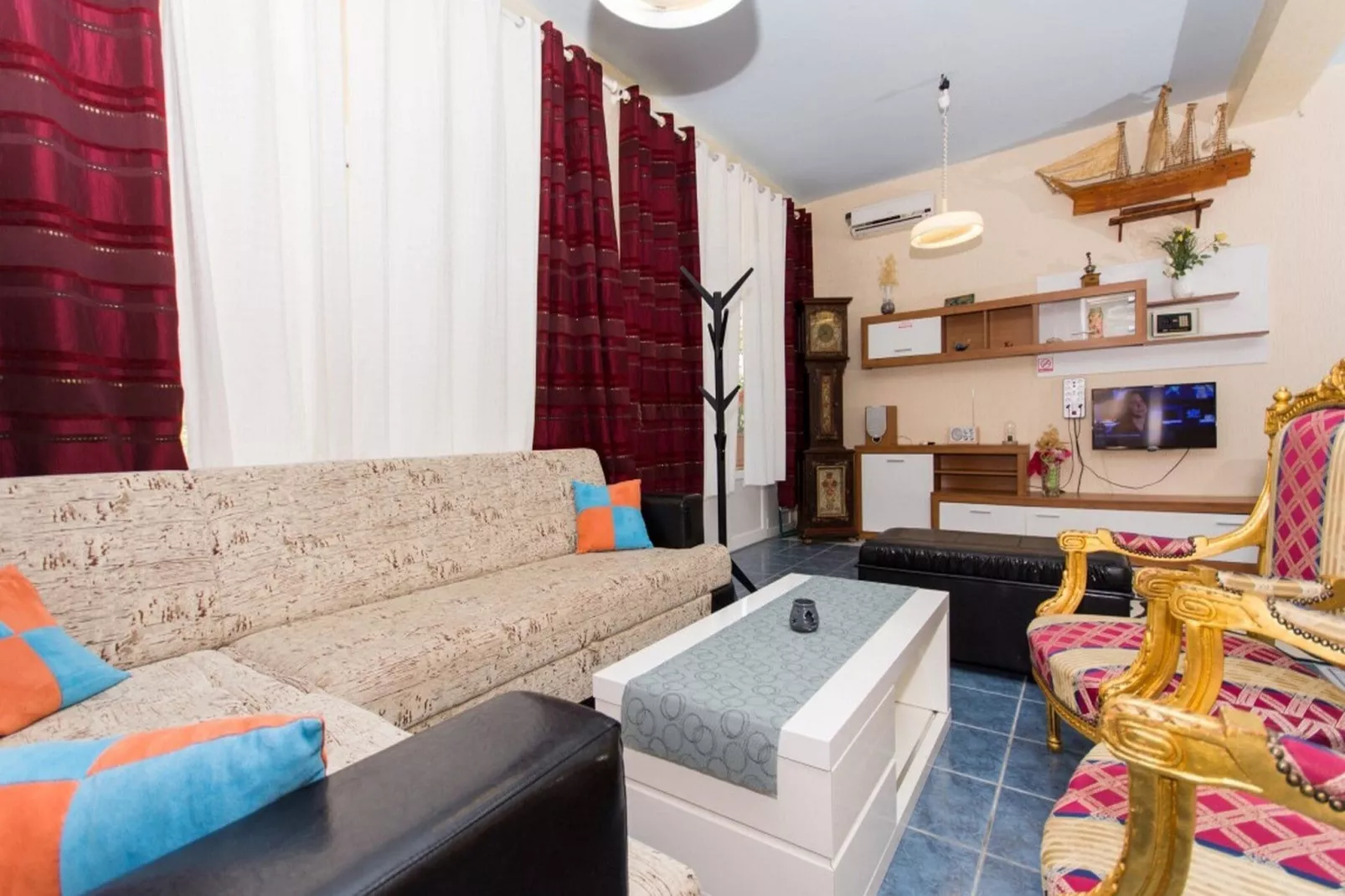 Villa Stil - Two Bedroom Apartment with Terrace and Sea View (Premium)-Living room