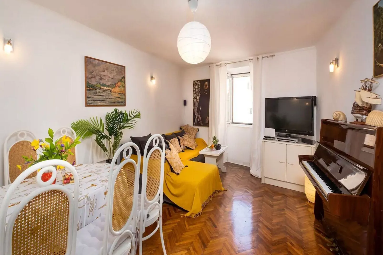 Apartment Jany - Two Bedroom Apartment with City View-Wohnzimmer
