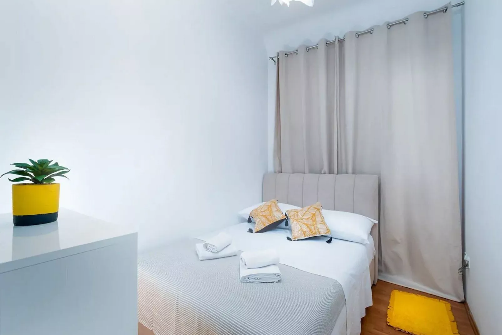 Apartment Jany - Two Bedroom Apartment with City View-Schlafzimmer