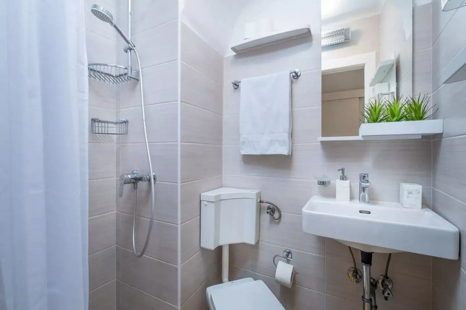 Apartment Jany - Two Bedroom Apartment with City View-Badezimmer