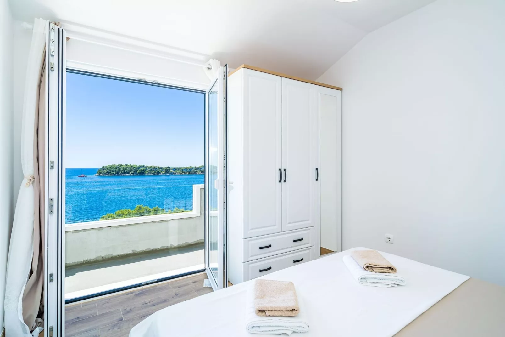Apartments Lovro - One bedroom apartment with Balcony and Sea View (3)-Bedroom