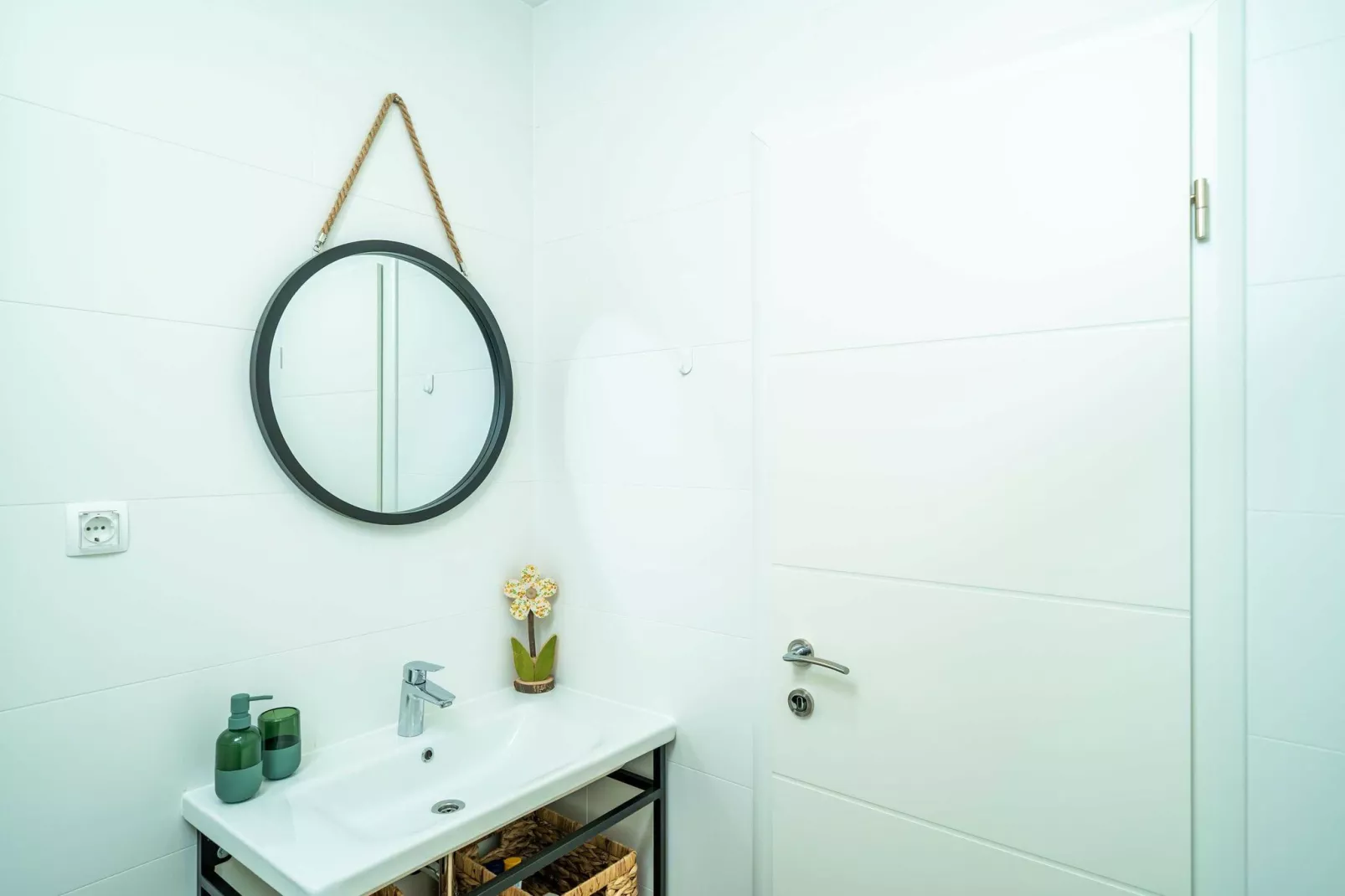 Apartments Lovro - One bedroom apartment with Balcony and Sea View (3)-Bathroom