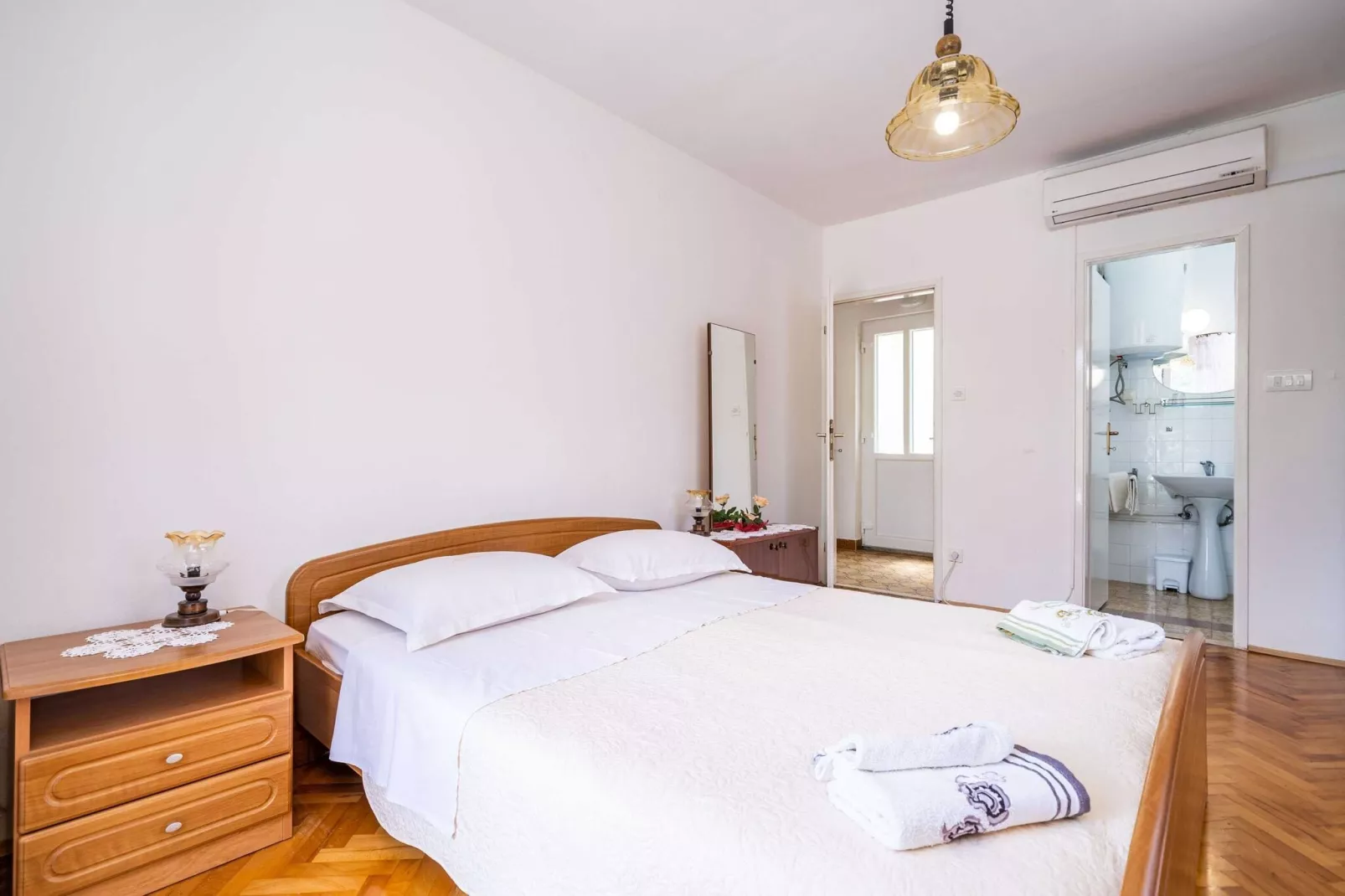 Apartments Zarac - One Bedroom Apartment with Balcony and Sea View (Milanka)-Bedroom