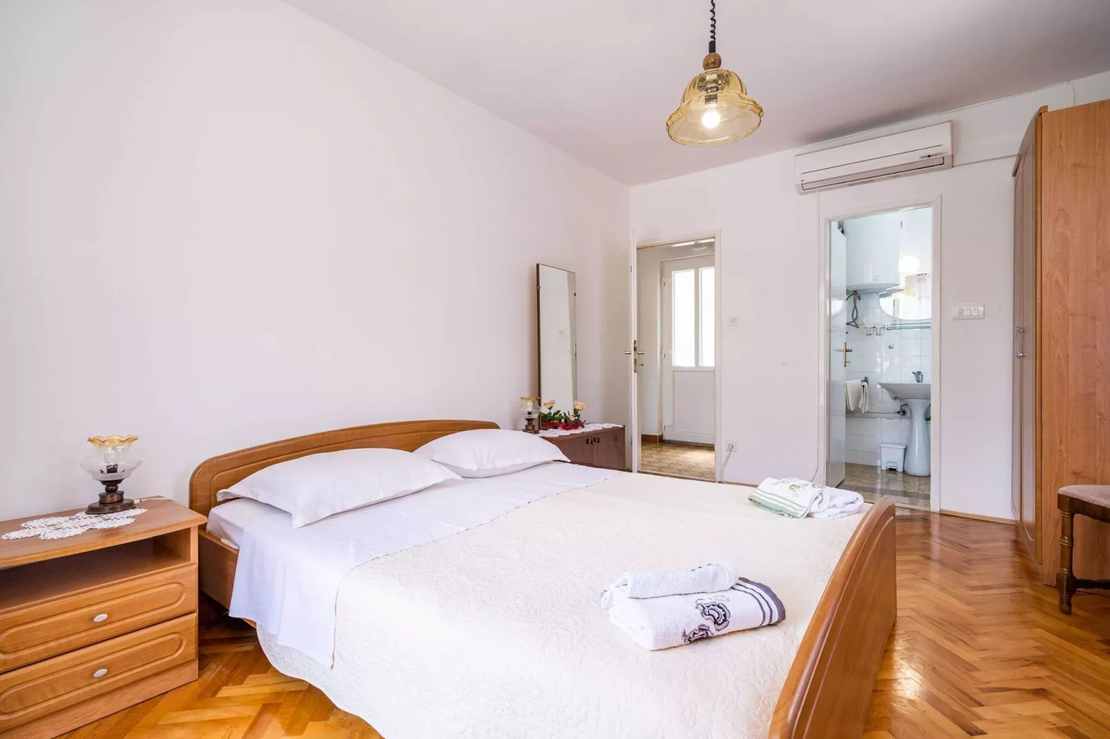 Apartments Zarac - One Bedroom Apartment with Balcony and Sea View (Milanka)-Bedroom