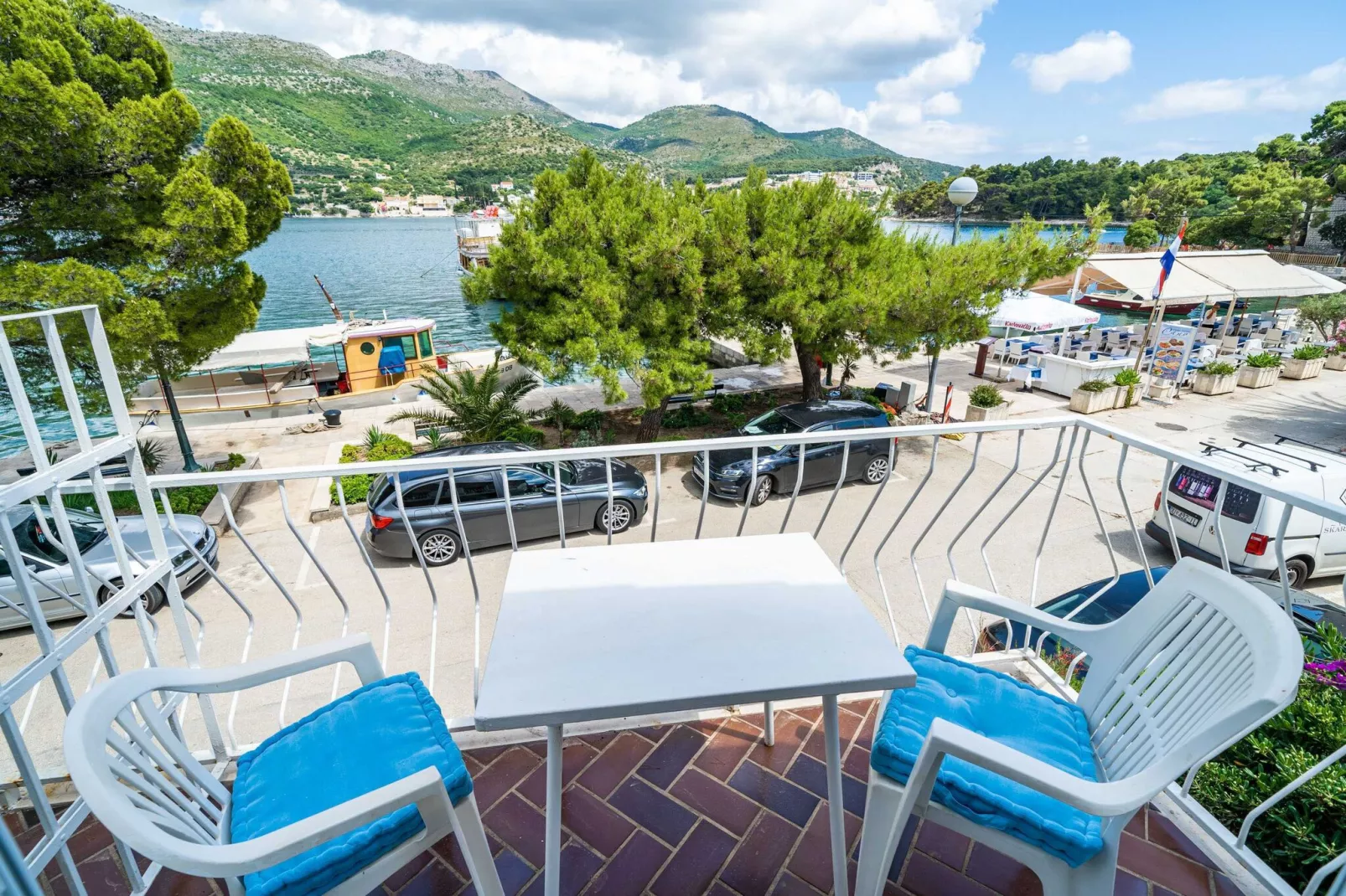Apartments Zarac - One Bedroom Apartment with Balcony and Sea View (Milanka)