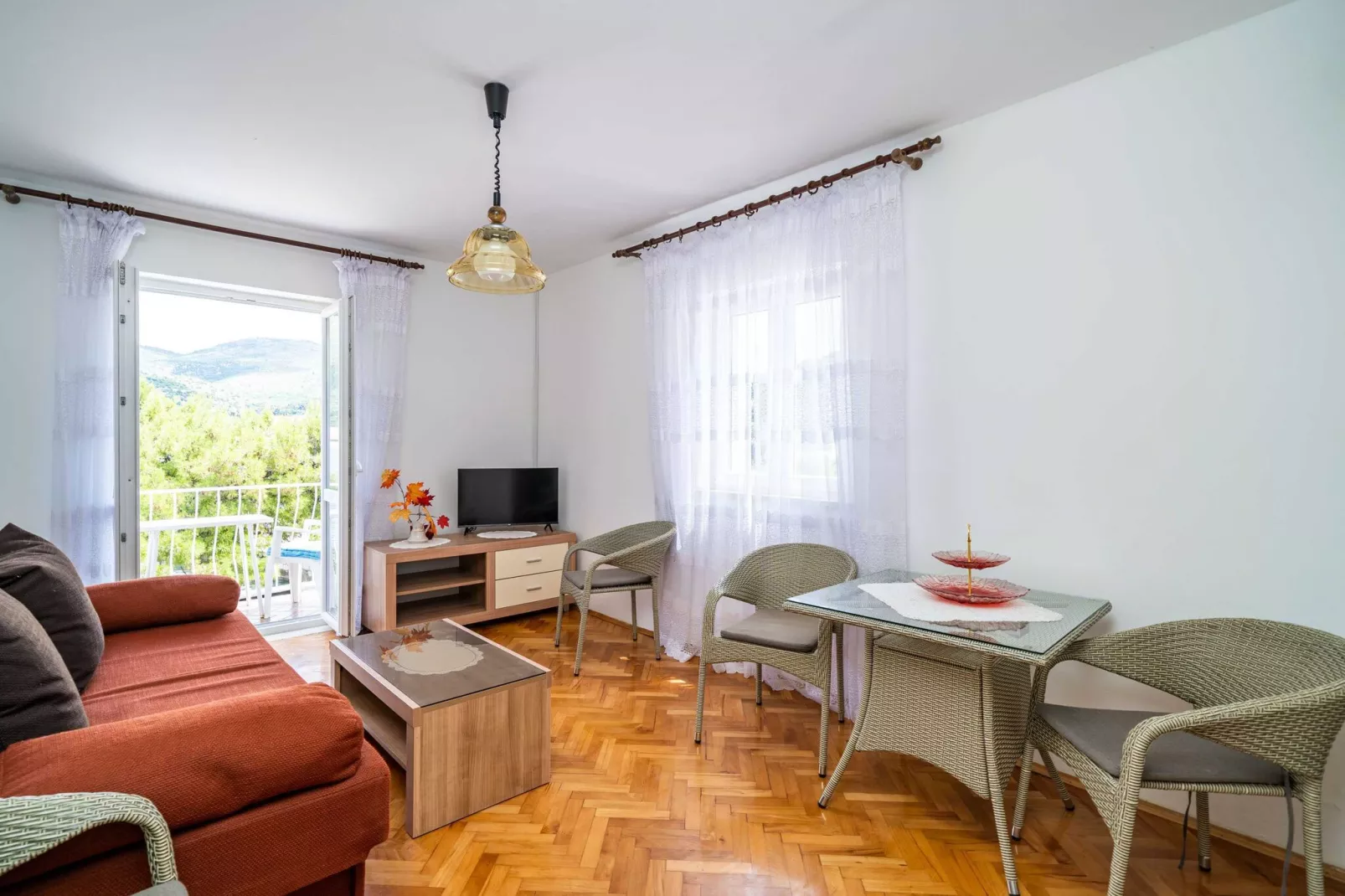 Apartments Zarac - One Bedroom Apartment with Balcony and Sea View (Milanka)-Indoor