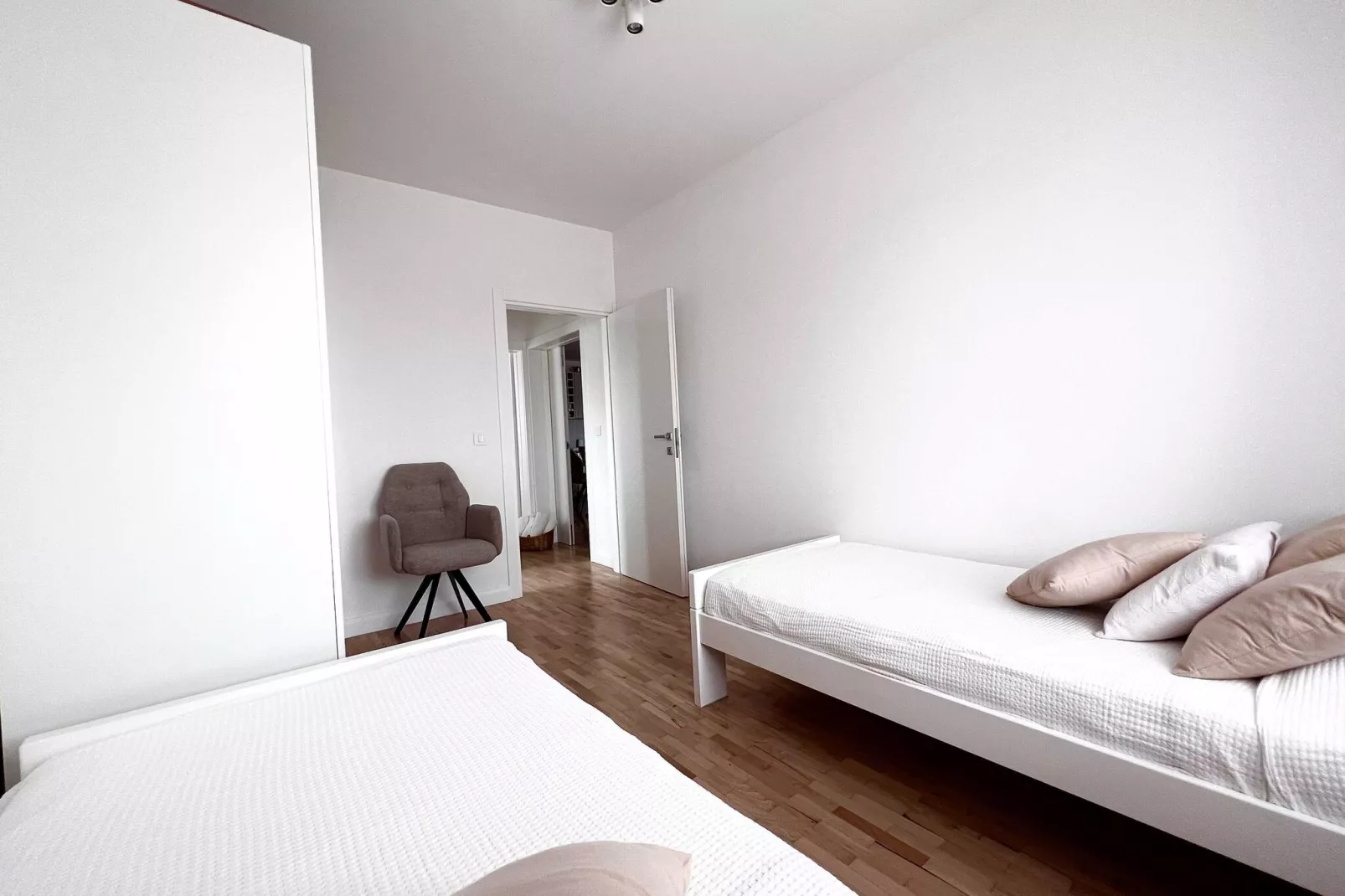 Apartment Lana - Two Bedroom Apartment with Terrace and Sea View-Bedroom