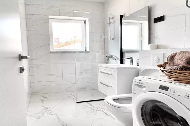 Apartment Lana - Two Bedroom Apartment with Terrace and Sea View-Bathroom