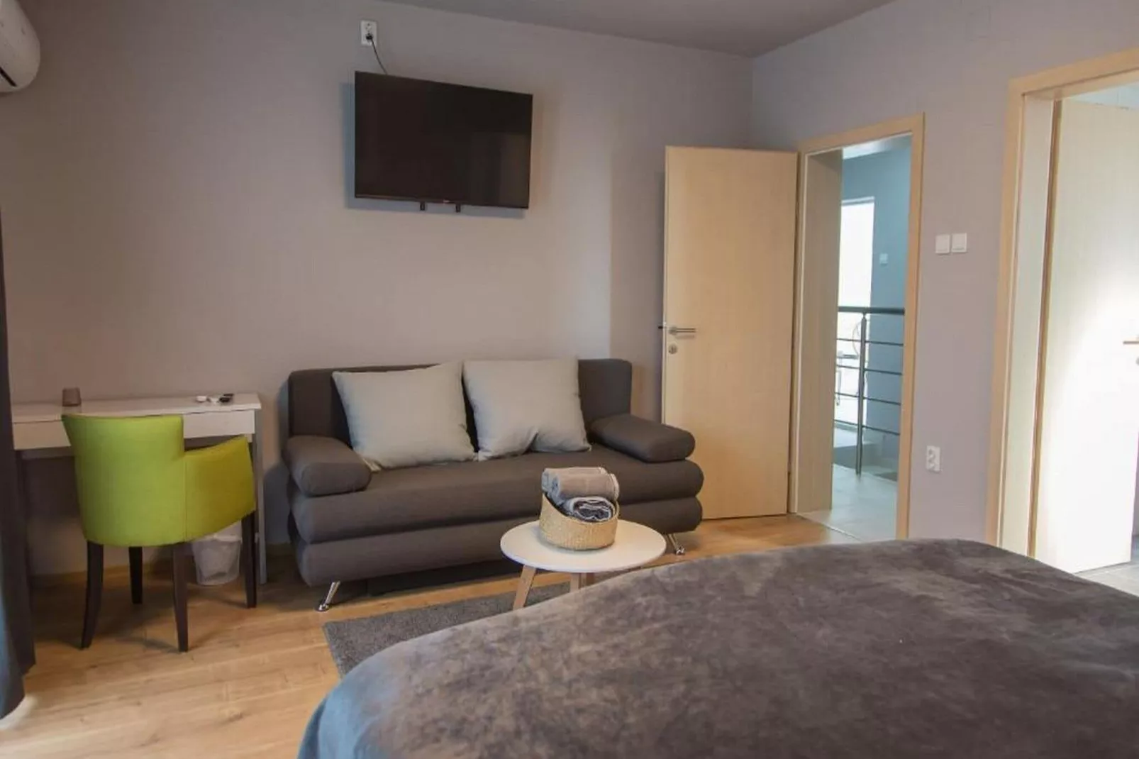Holiday Home Thesaurum - Four Bedroom Holiday Home with Swimming Pool-Bedroom