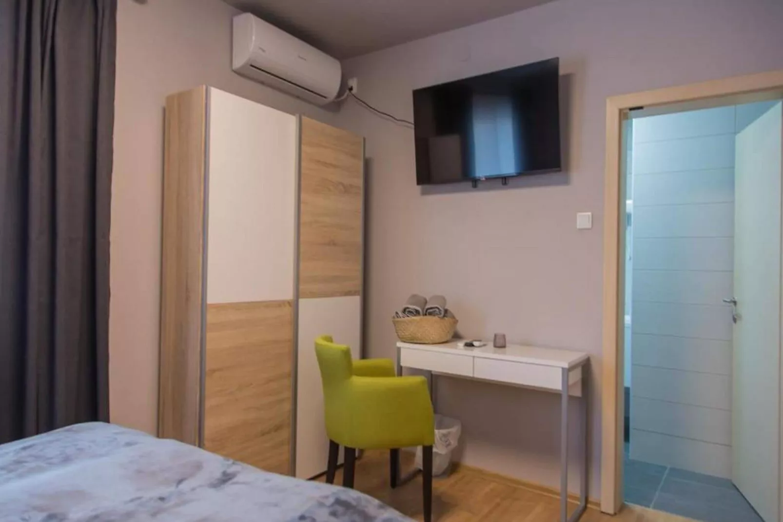 Holiday Home Thesaurum - Four Bedroom Holiday Home with Swimming Pool-Bedroom