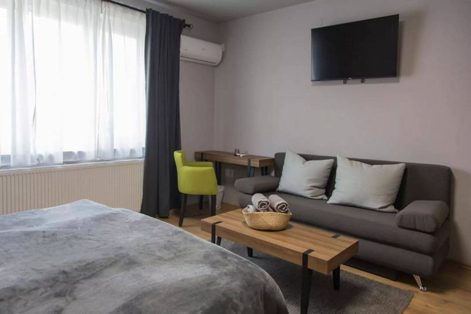 Holiday Home Thesaurum - Four Bedroom Holiday Home with Swimming Pool-Bedroom