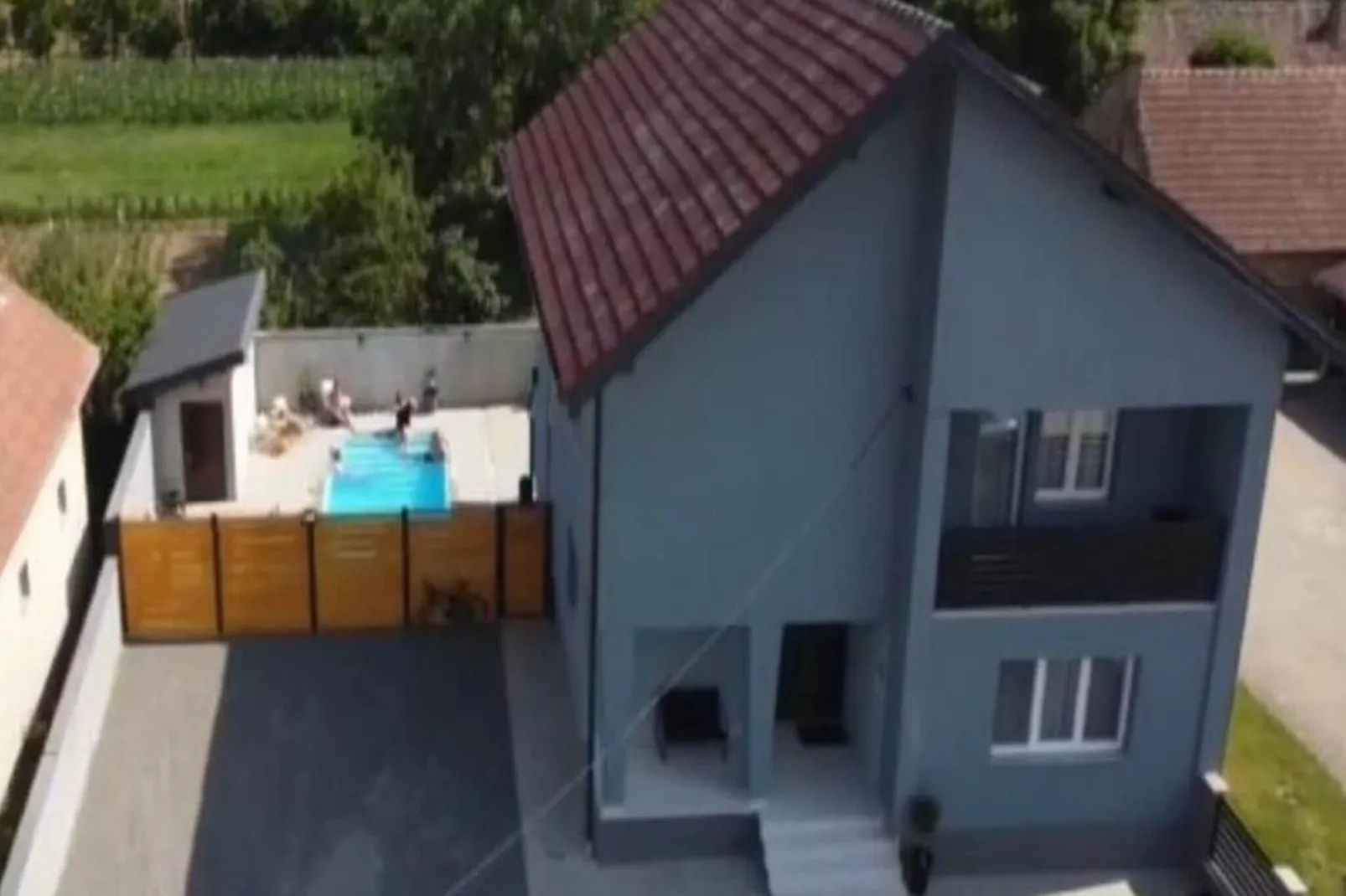 Holiday Home Thesaurum - Four Bedroom Holiday Home with Swimming Pool-Outdoor