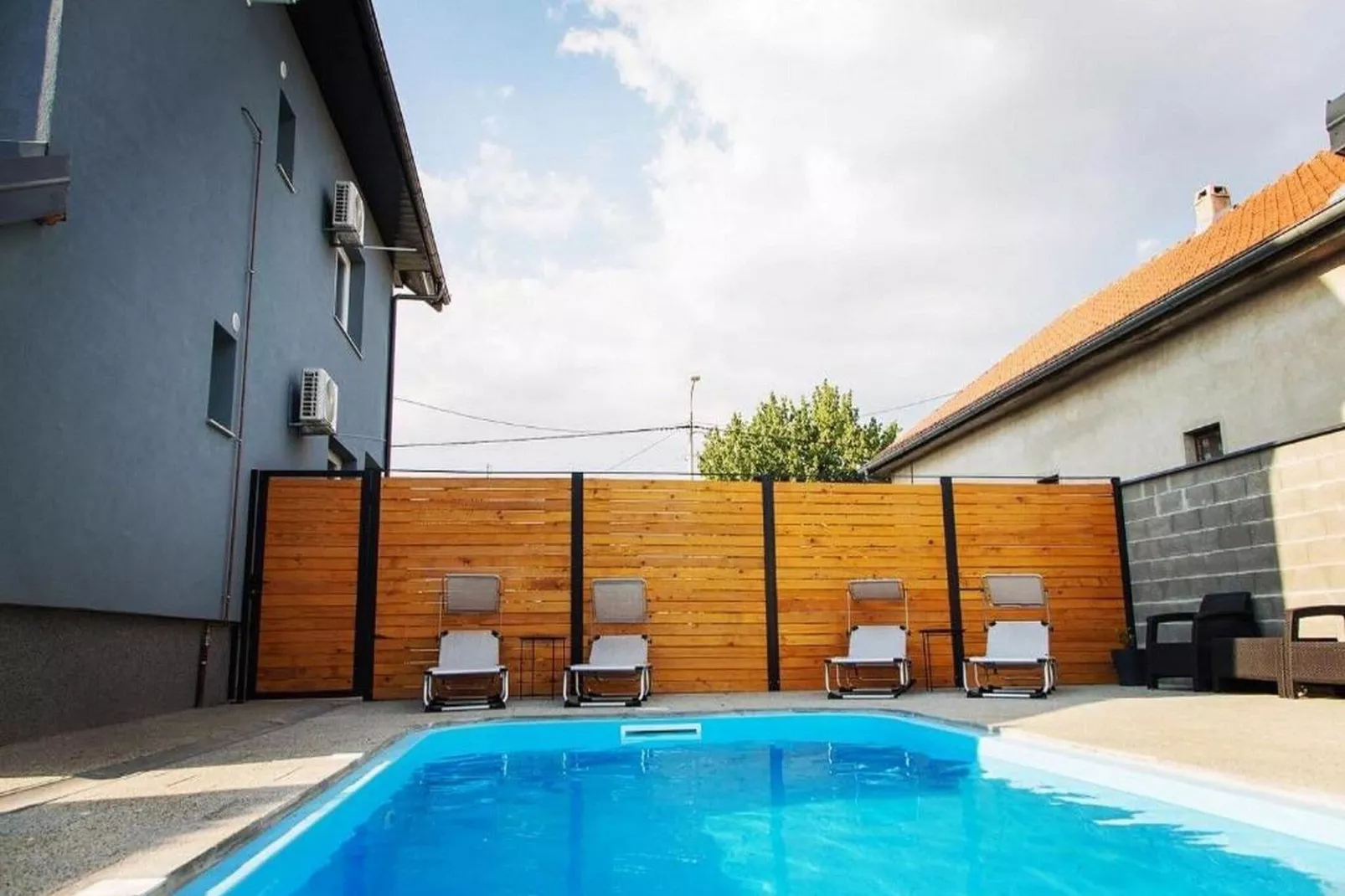 Holiday Home Thesaurum - Four Bedroom Holiday Home with Swimming Pool-Pool