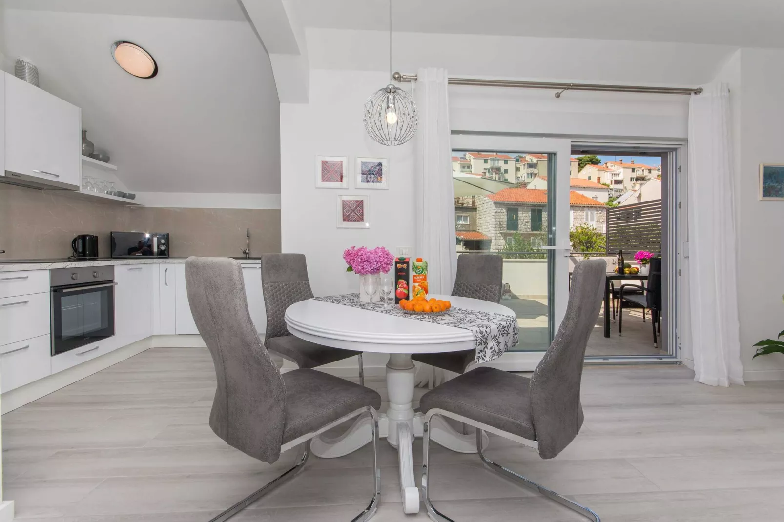 Apartment Gloria - One Bedroom Apartment with Terrace-Esszimmer