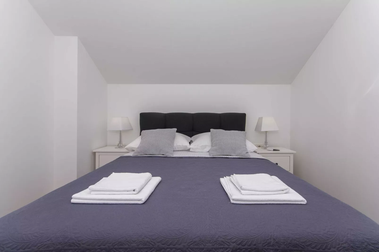 Apartment Gloria - One Bedroom Apartment with Terrace-Schlafzimmer
