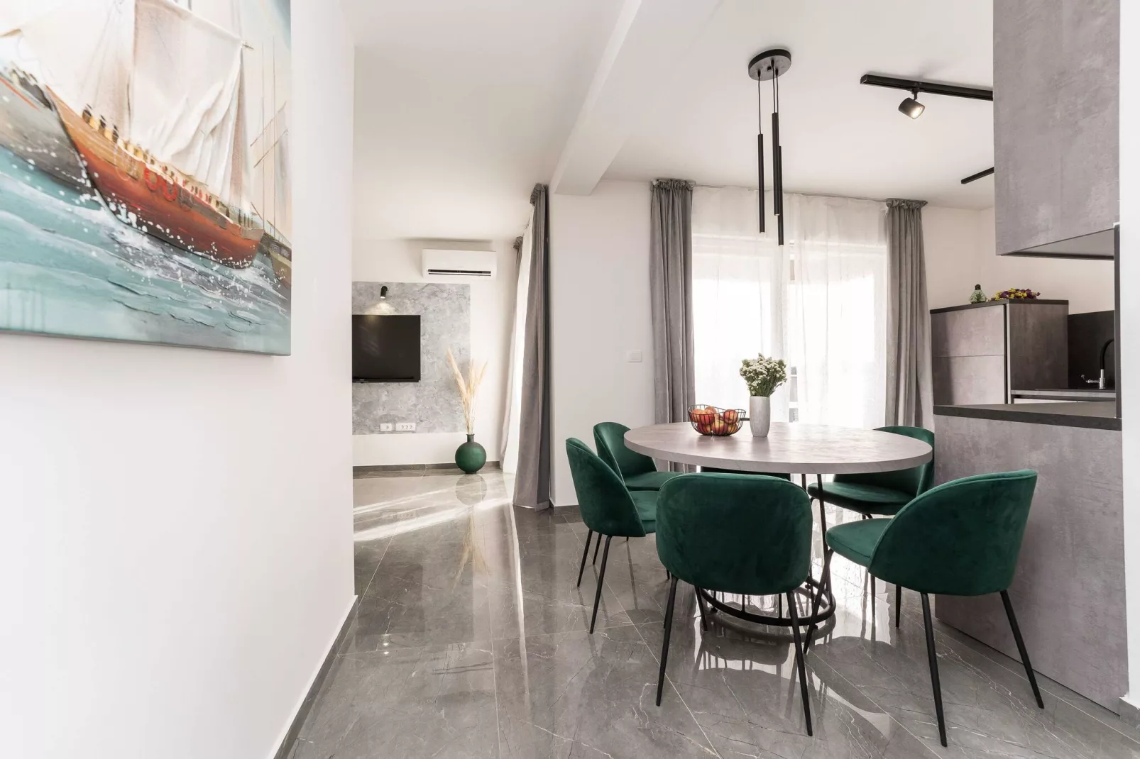Luxury D Apartments - Luxury Two Bedroom Apartment with Terrace A2-Dining room