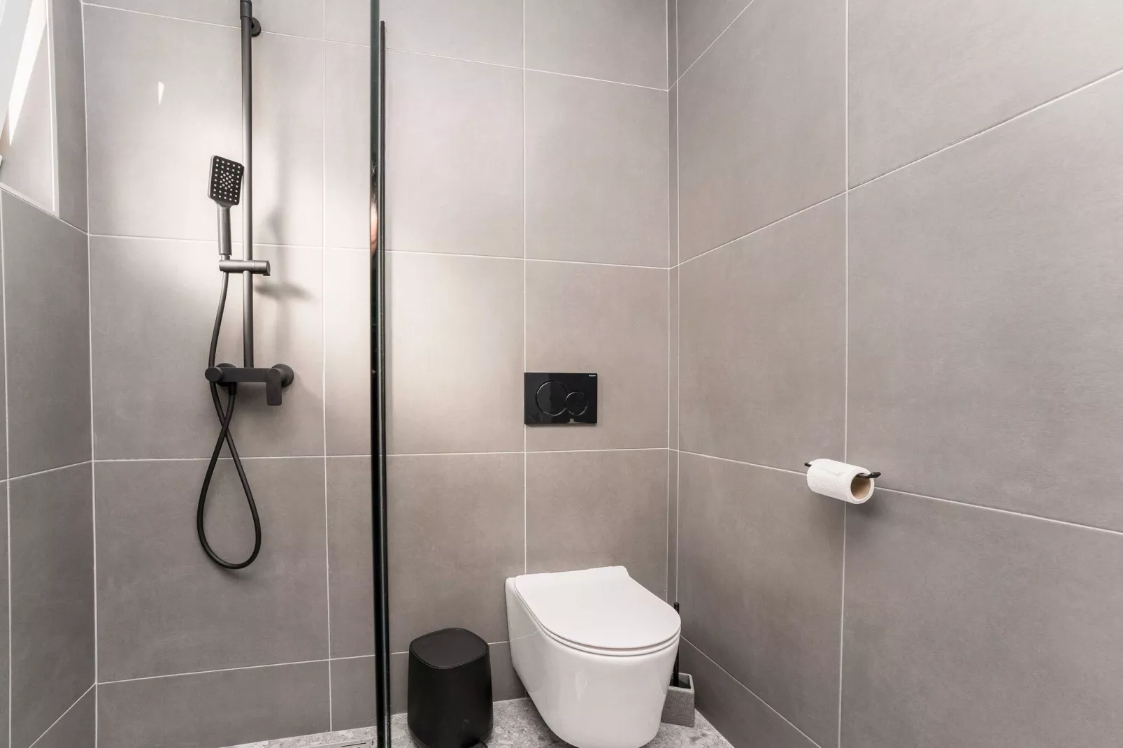 Luxury D Apartments - Luxury Two Bedroom Apartment with Terrace A2-Bathroom