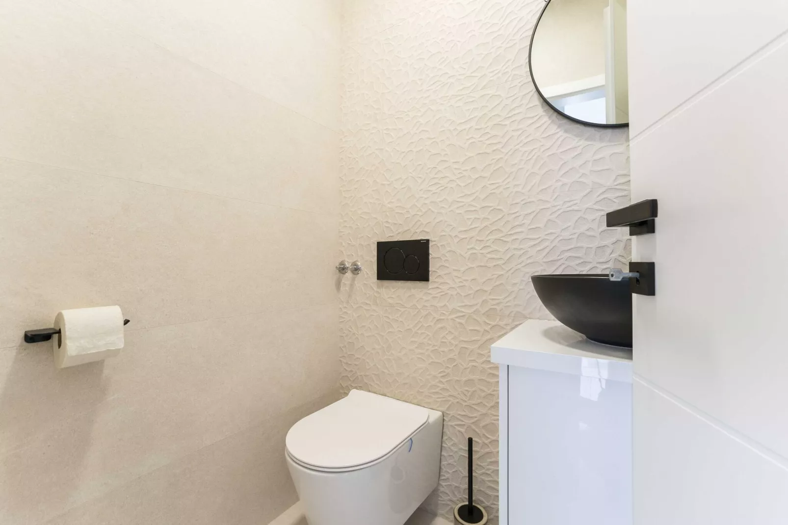 Luxury D Apartments - Luxury Two Bedroom Apartment with Terrace A2-Bathroom