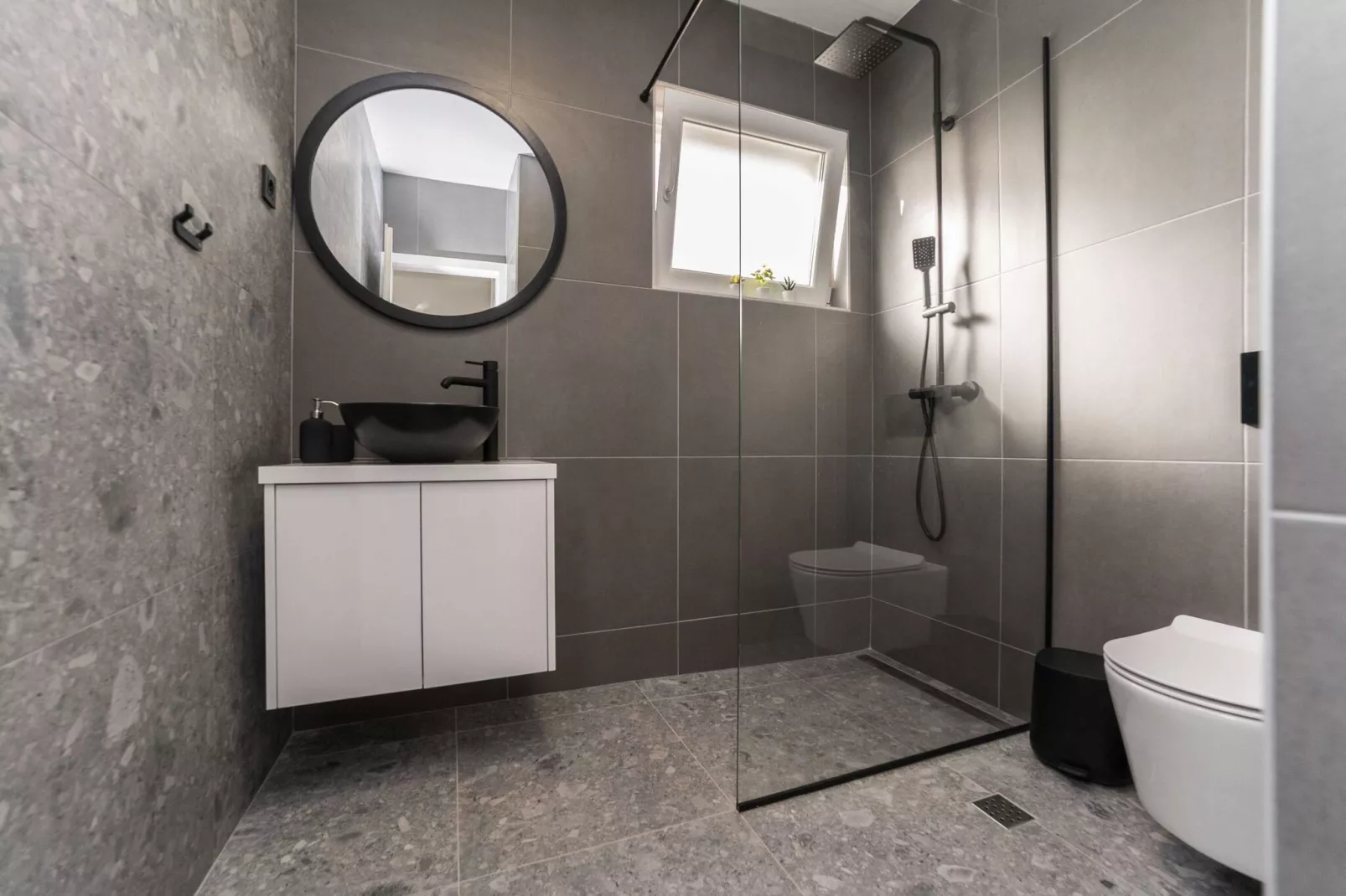 Luxury D Apartments - Luxury Two Bedroom Apartment with Terrace A2-Bathroom