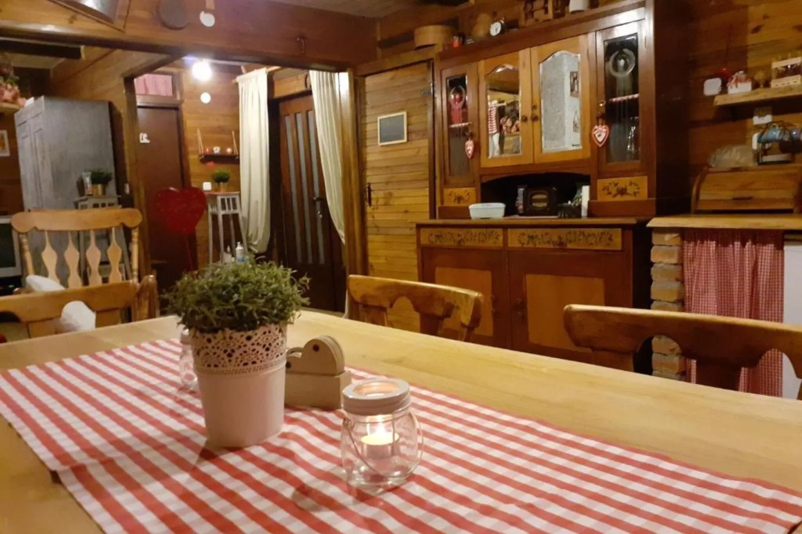 Stara Hiža Vlašić - Duplex one bedroom Chalet with Private Garden-Dining room