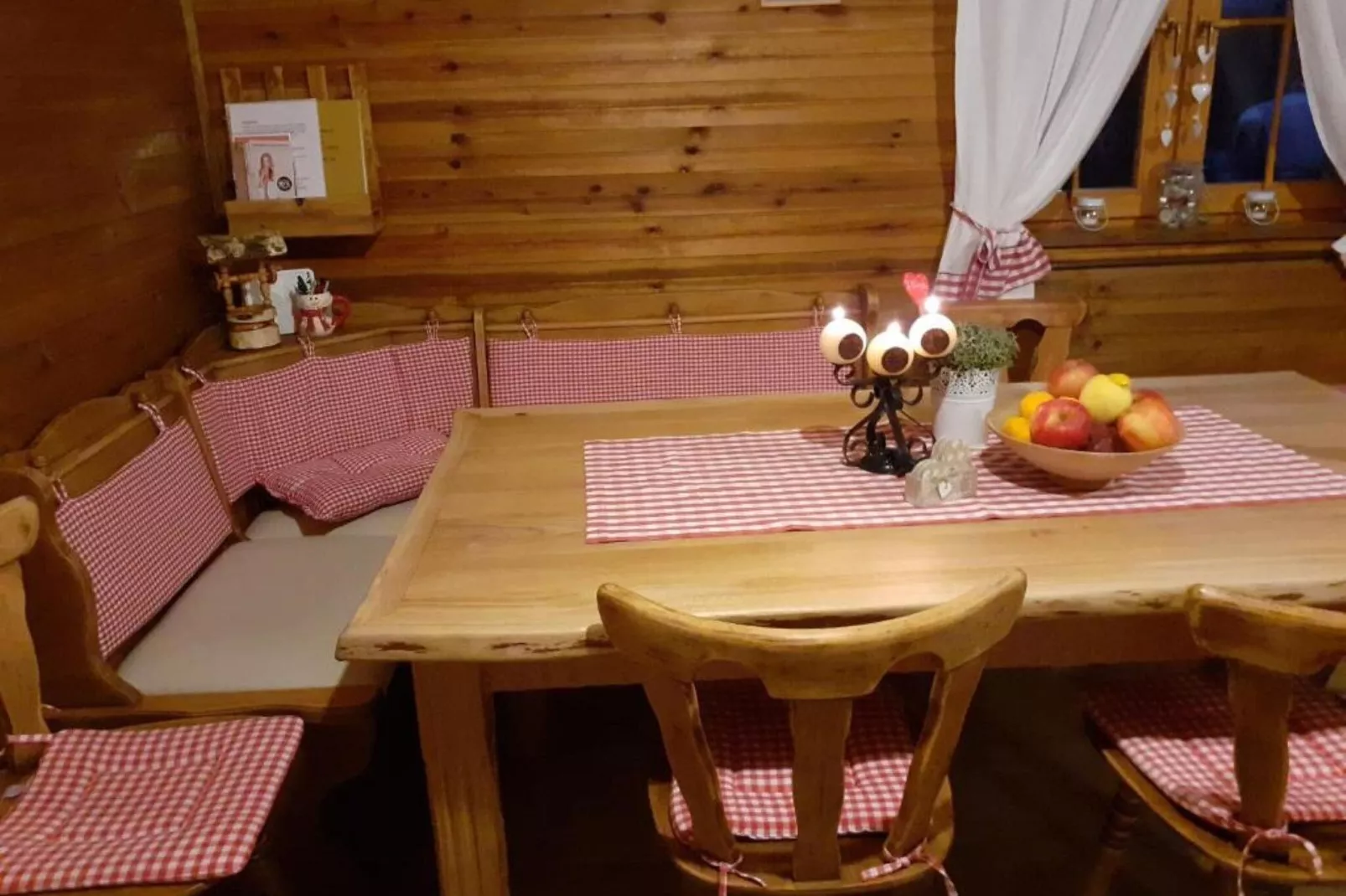 Stara Hiža Vlašić - Duplex one bedroom Chalet with Private Garden-Dining room