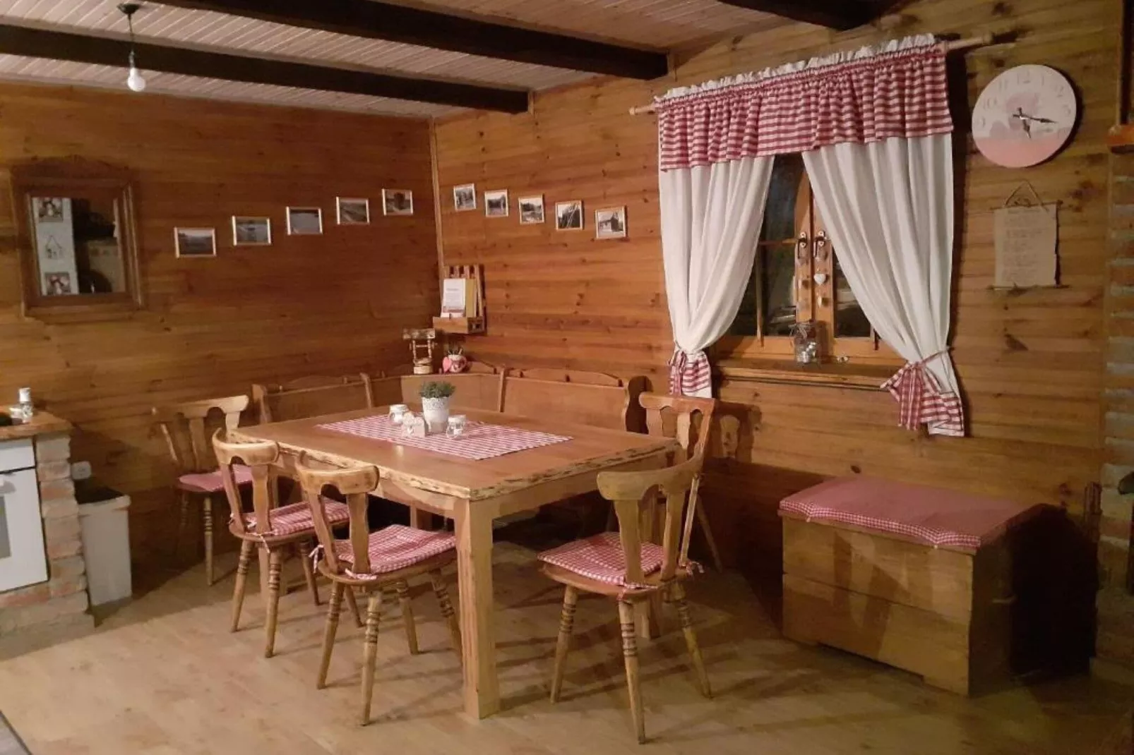 Stara Hiža Vlašić - Duplex one bedroom Chalet with Private Garden-Dining room