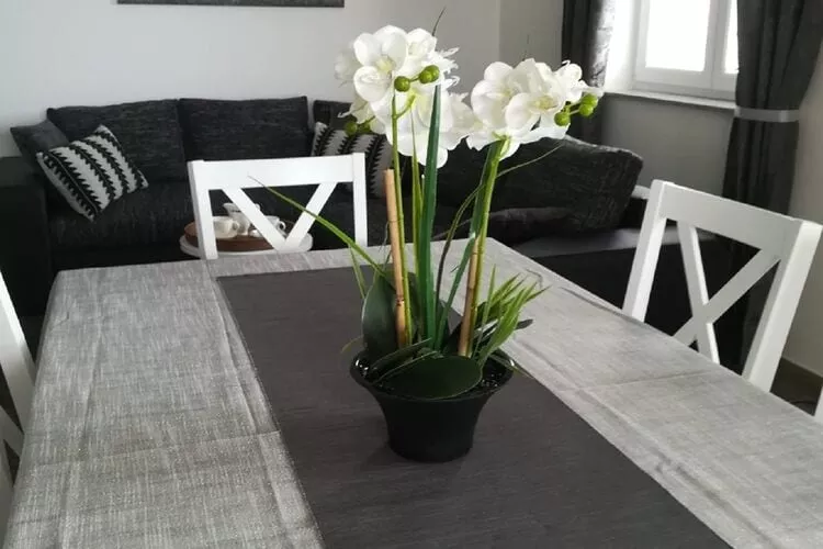 Apartment Villa Bijele Stijene - Two Bedroom Apartment with Terrace and Sea View-Wohnzimmer