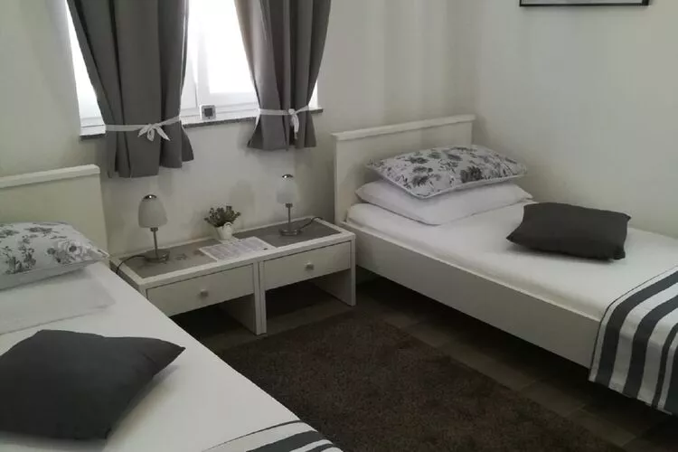 Apartment Villa Bijele Stijene - Two Bedroom Apartment with Terrace and Sea View-Schlafzimmer