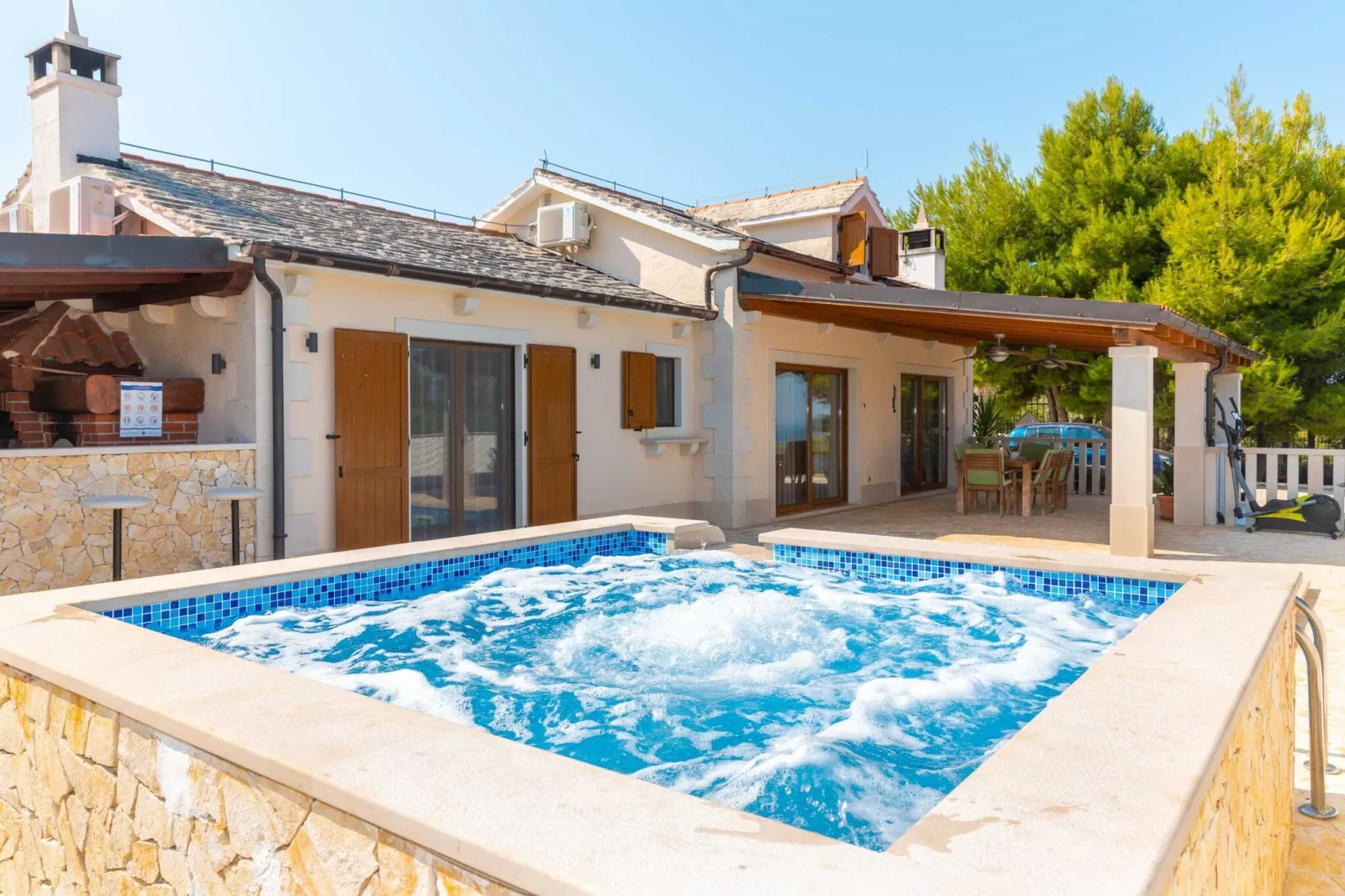 Villa Anabella - Four bedroom Villa with Swimming pool-Piscine