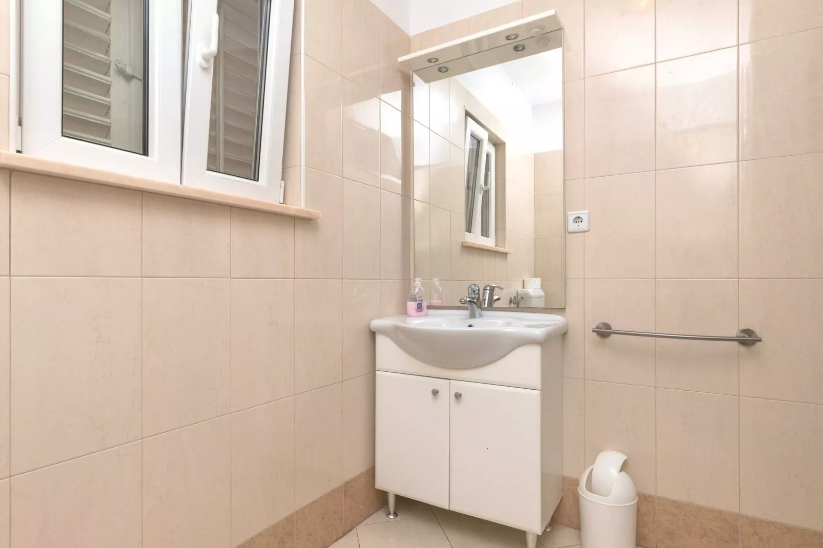 House Apartments Ariva - Studio Apartment with Balcony (3 Adults)  - A1-Badezimmer