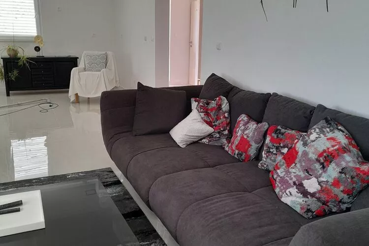Holiday Home Sea Vision - Four Bedroom Holiday Home with Balcony and Sea View-Salon