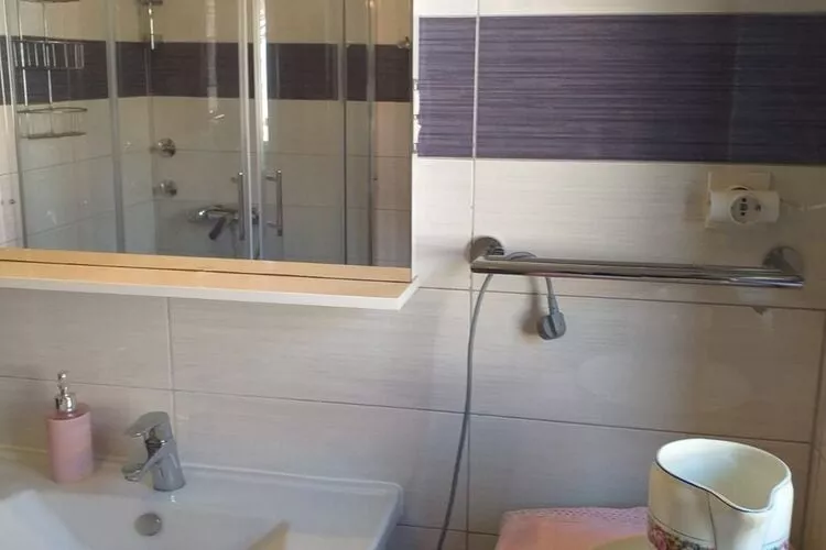 Apartments Nives - Three Bedroom Apartment with Balcony and Sea View (Kat)-Bathroom