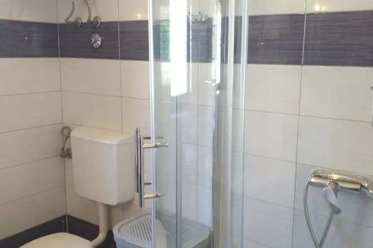 Apartments Nives - Three Bedroom Apartment with Balcony and Sea View (Kat)-Bathroom