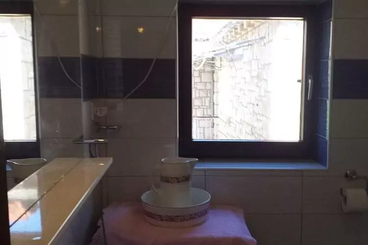 Apartments Nives - Three Bedroom Apartment with Balcony and Sea View (Kat)-Bathroom